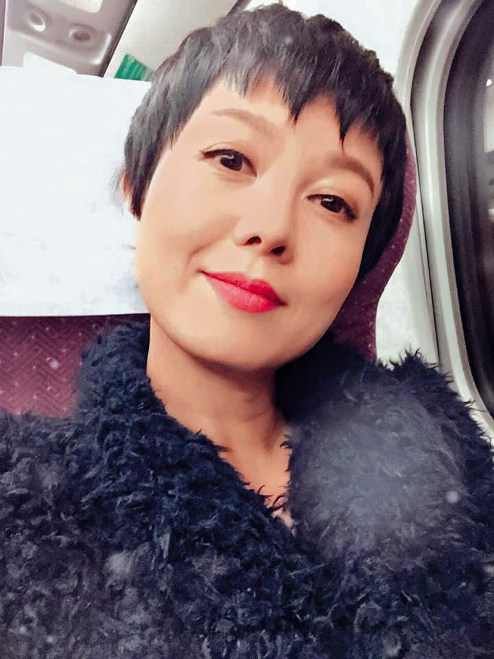 苗可麗的導演前夫長期在大陸拍戲,夫妻間欠缺溝通,感情也極為冷淡,撐了6年還是離婚。(翻攝自苗可麗臉書)