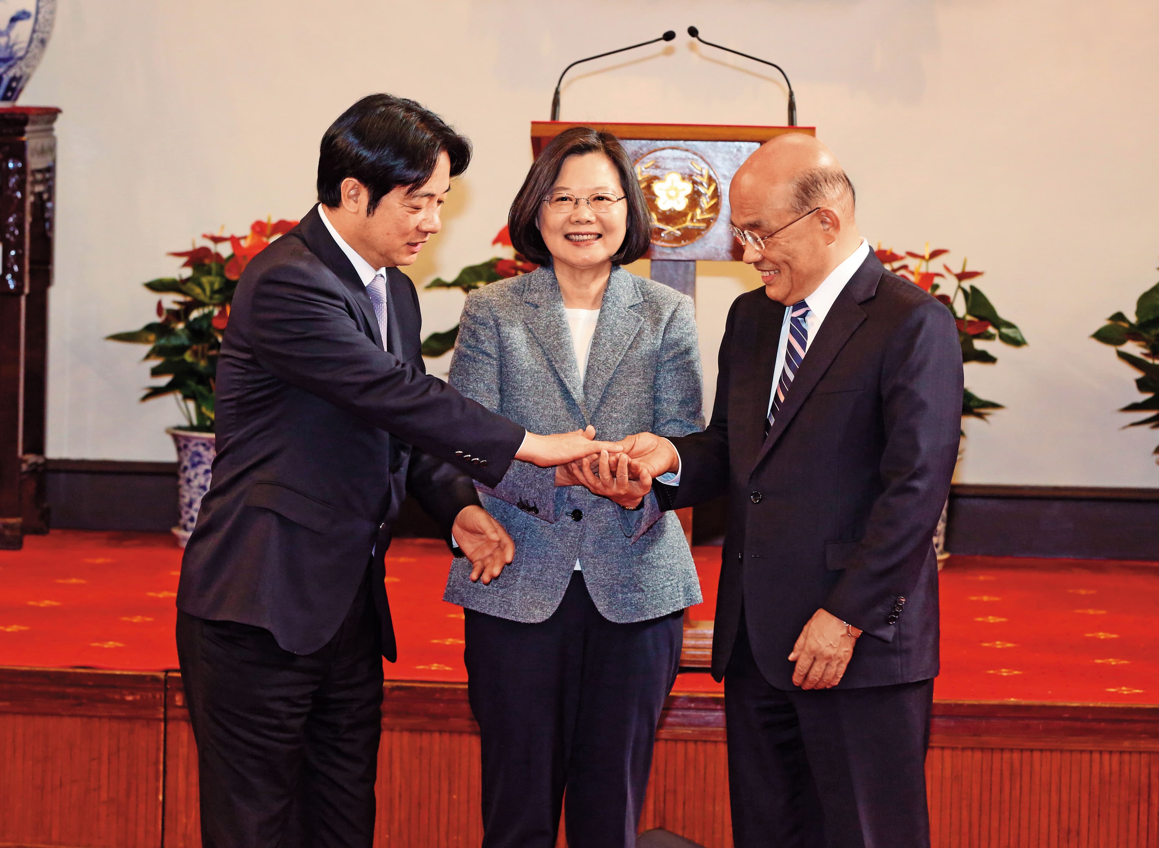 蔡英文(中)總統回應習近平,不接受九二共識,不接受一國兩制。