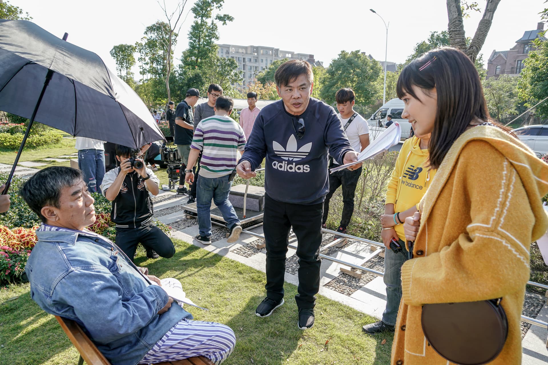 馮凱認為接地氣就是跟人接近,透過讀本、走位過程加入生活細節,讓演員自然融入角色。(恩喬依提供)