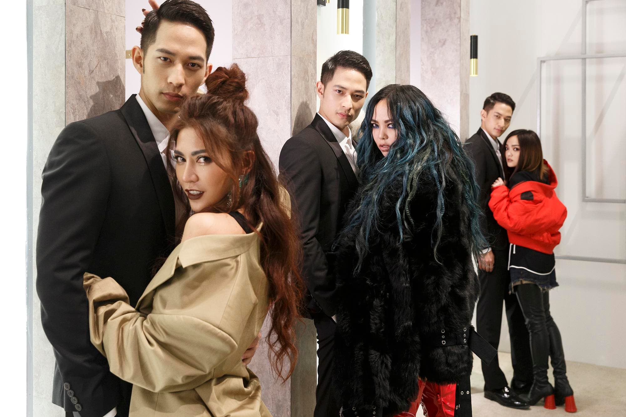 艾怡良、徐佳瑩一起創作張惠妹的〈傲嬌〉,3人也一起拍MV。(環球唱片提供)