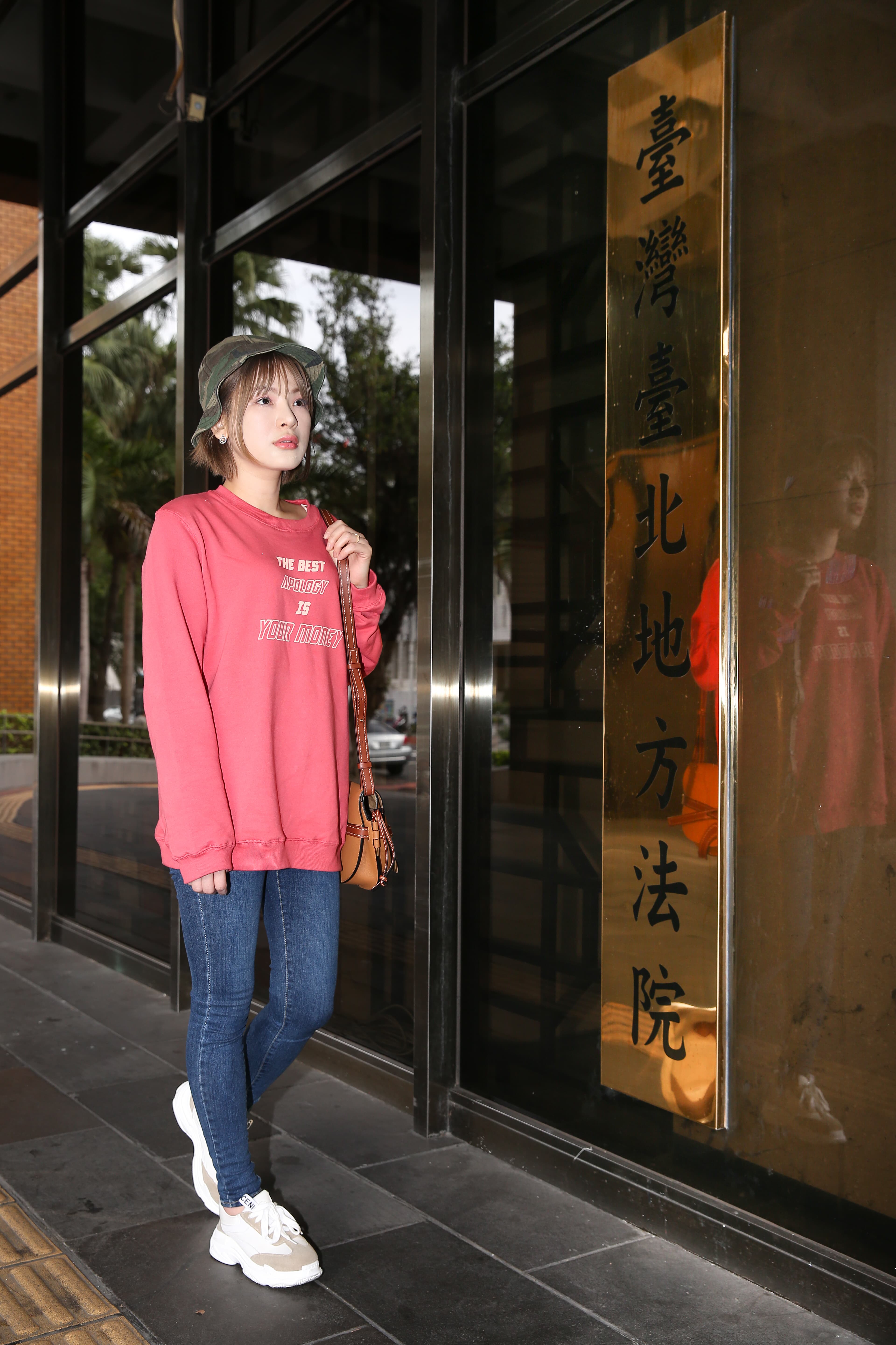 陳沂不改浮誇路線,聲稱陳為民是「覬覦我的美色」。
