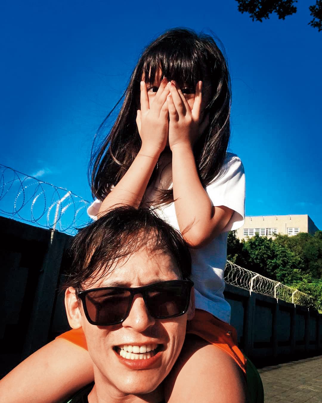 倪安東與Vivi結婚隔年就生下女兒,但有幾年時間為了維持單身形象、不能公開帶著女兒出遊。(翻攝自倪安東IG)