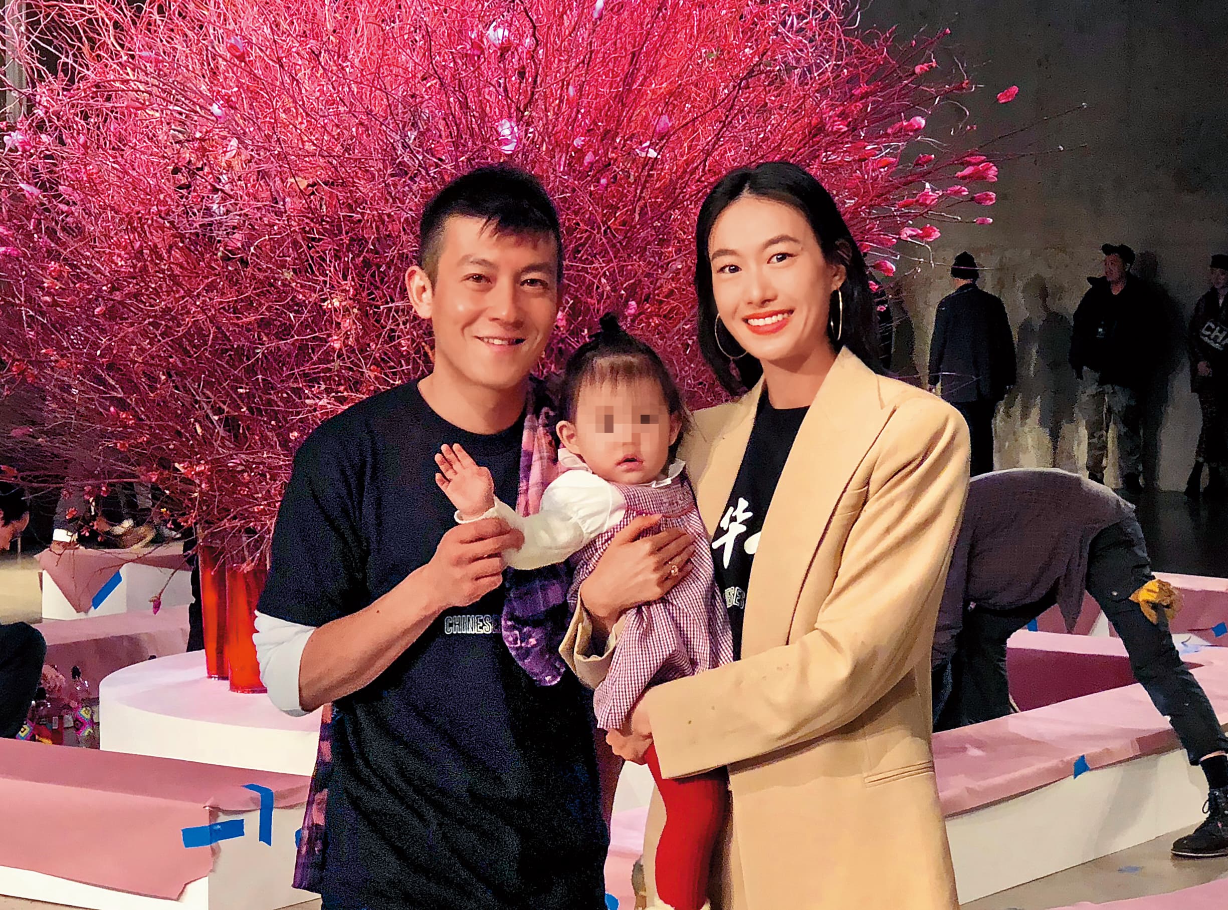 陳冠希經歷不雅照後,終於找到自己的幸福, 2017年與女友秦舒培(右)生下女兒,一家和樂。(東方IC)