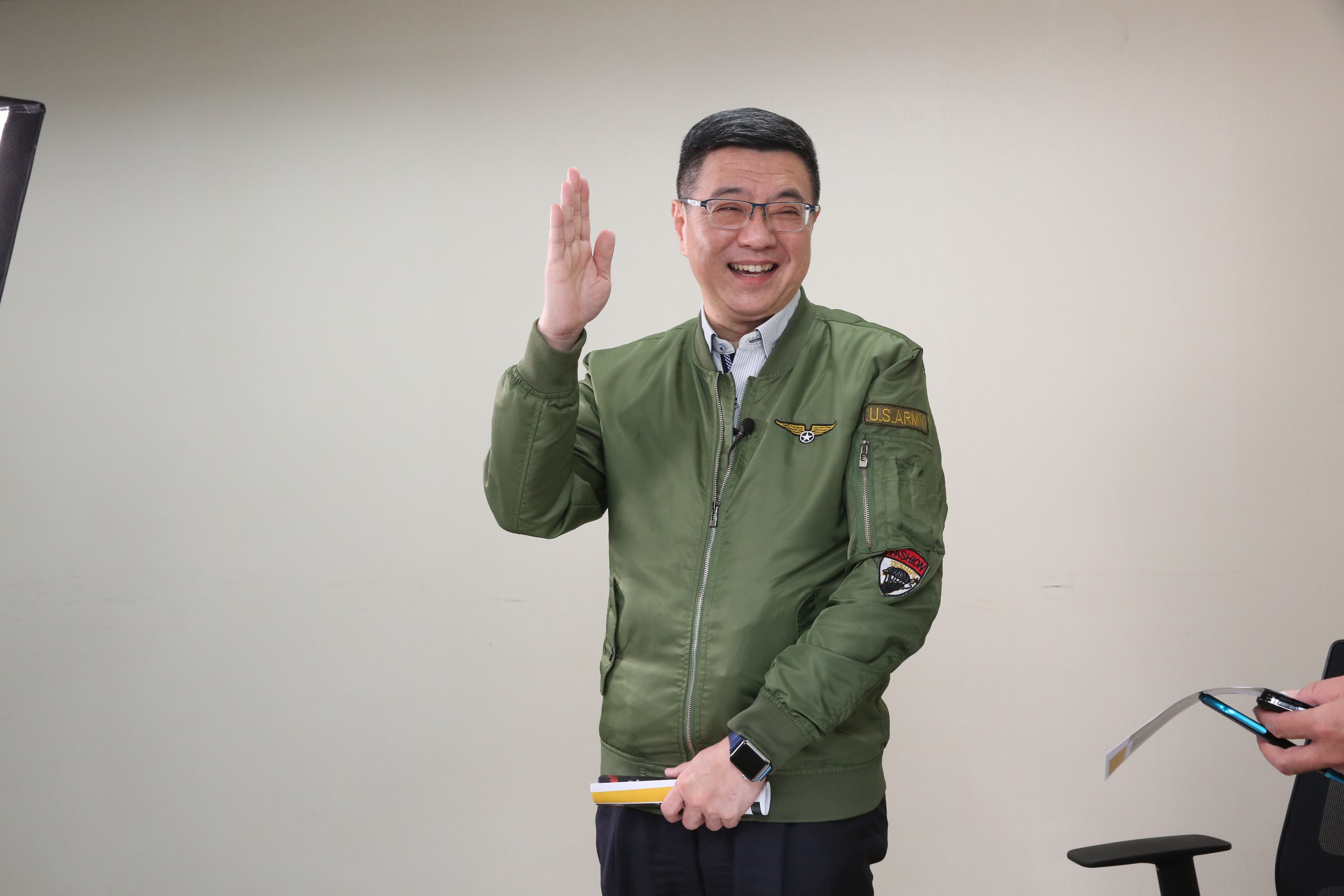 在監察院最新廉政專刊中，去年任政院祕書長的卓榮泰，也是負債大於存款。