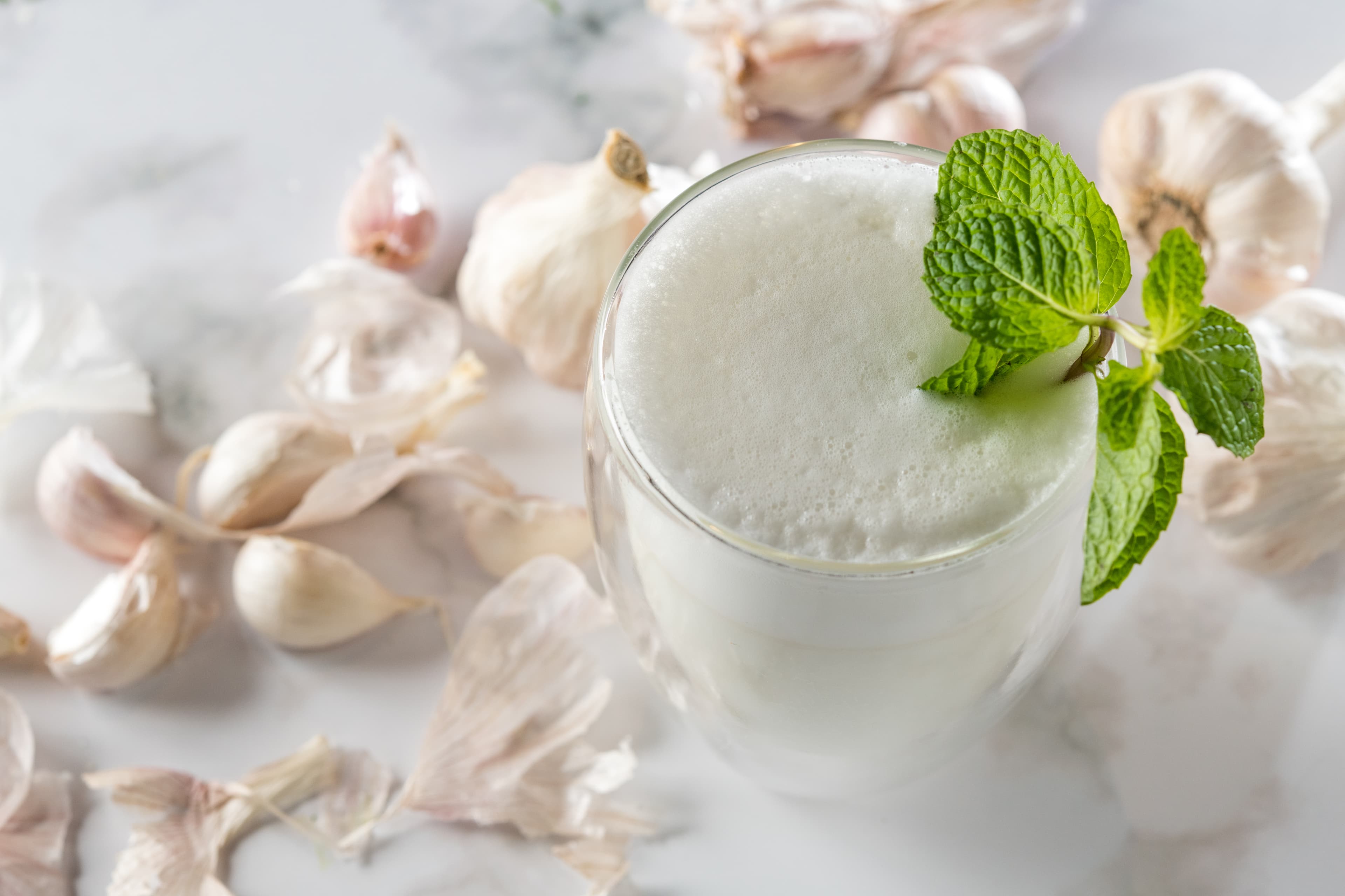 無酒精飲料「Garlic Plus」加入極少的大蒜汁,蒜味清淡,老少咸宜。(220元/杯)(Mad for Garlic Taiwan提供)