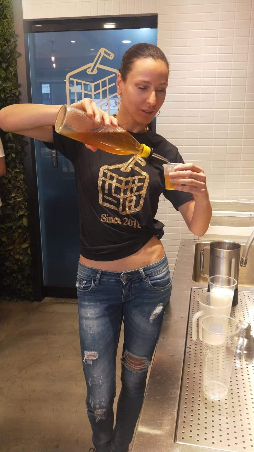瑪格莉特自創健康優格,開了專賣醋飲的手搖飲店後,把配方調製成新品「醋格格」上市。(新醋感提供)