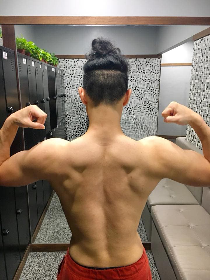 王大文勤於健身，展線背肌的倒三角非常傲人。（環球提供）