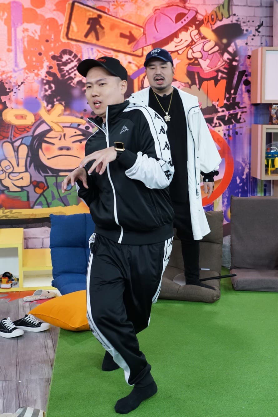 洋蔥演喪屍被說像恐龍。(狼谷娛樂提供)