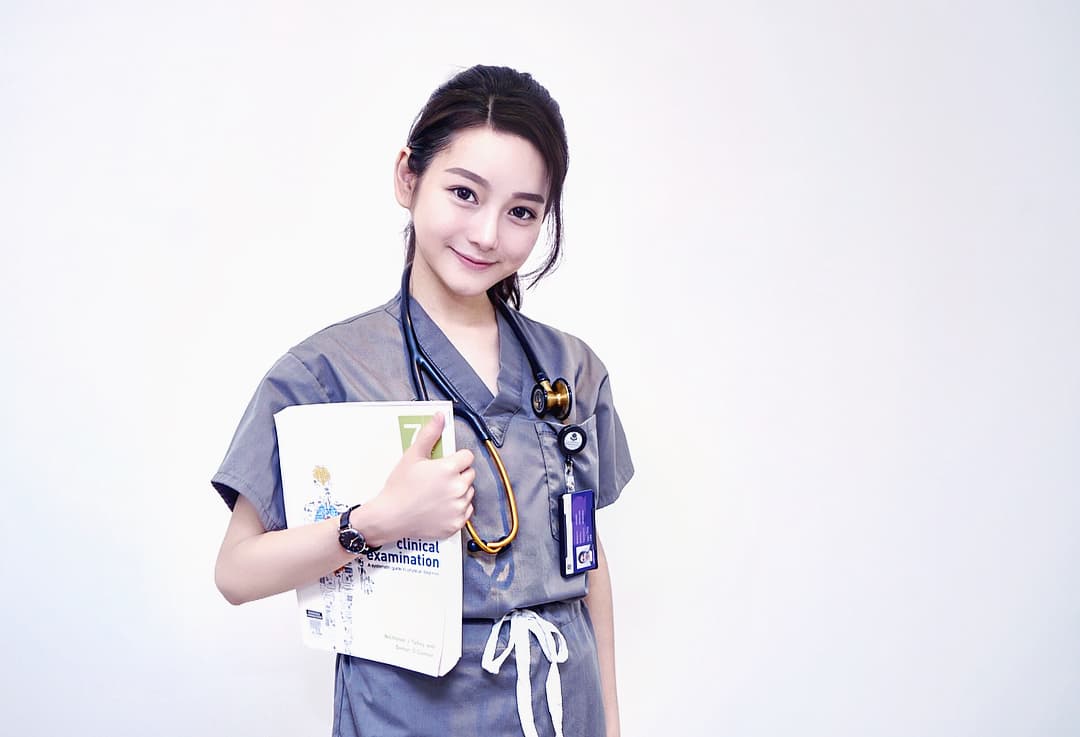 李姓正妹不僅會念書,還經常在IG上分享生活美照,目前已累積64.8萬人次追蹤。(翻攝自IG)