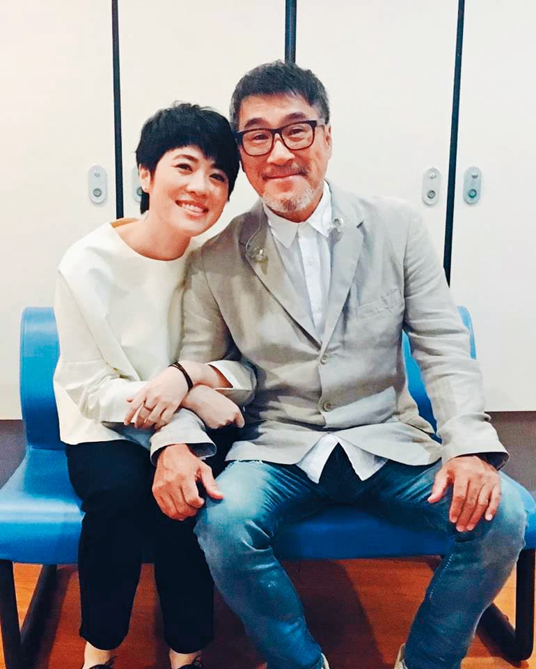 恩師李宗盛(右)一句「妳是有自己風格的,繼續吧。」讓岑寧兒除了唱,也成為創作人積極寫歌。(翻攝自岑寧兒臉書)