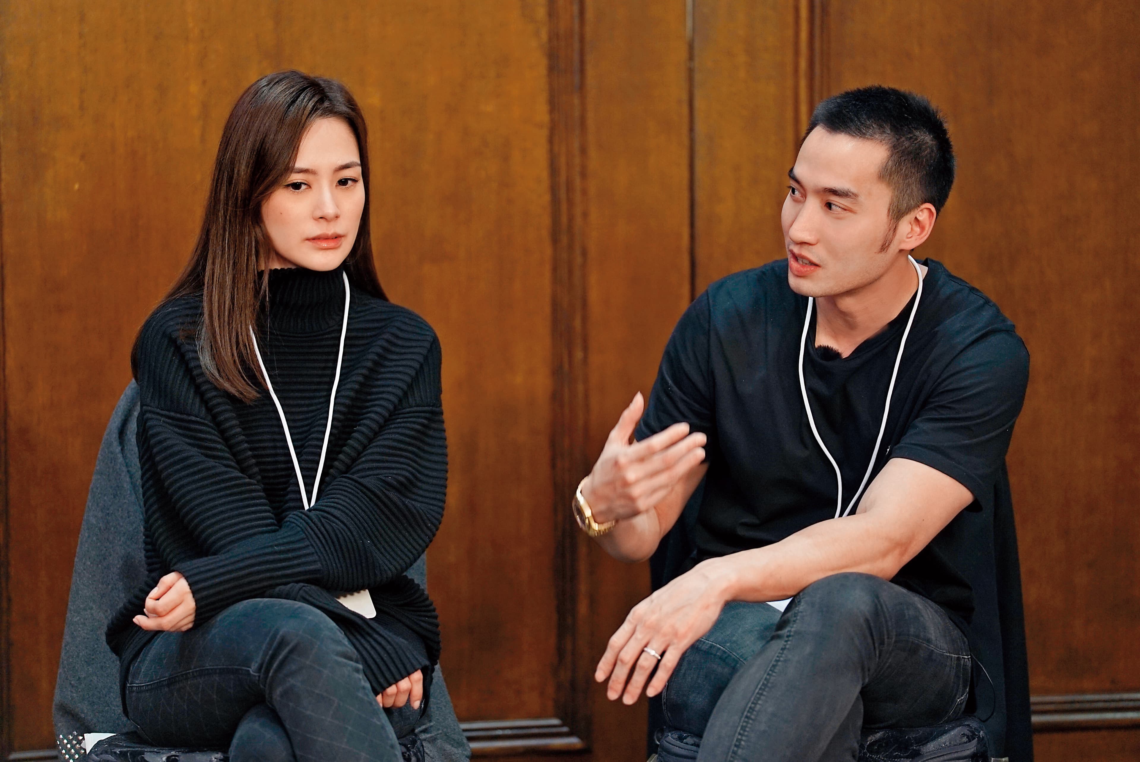 賴弘國(右)與阿嬌(左)結婚後知名度水漲船高,2人還同上陸綜《爸媽學前班》合體撈人民幣。(東方IC)