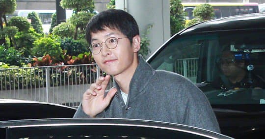 宋仲基婚後下巴線條一度消失,拍新劇前積極瘦身。 (翻攝自網路)