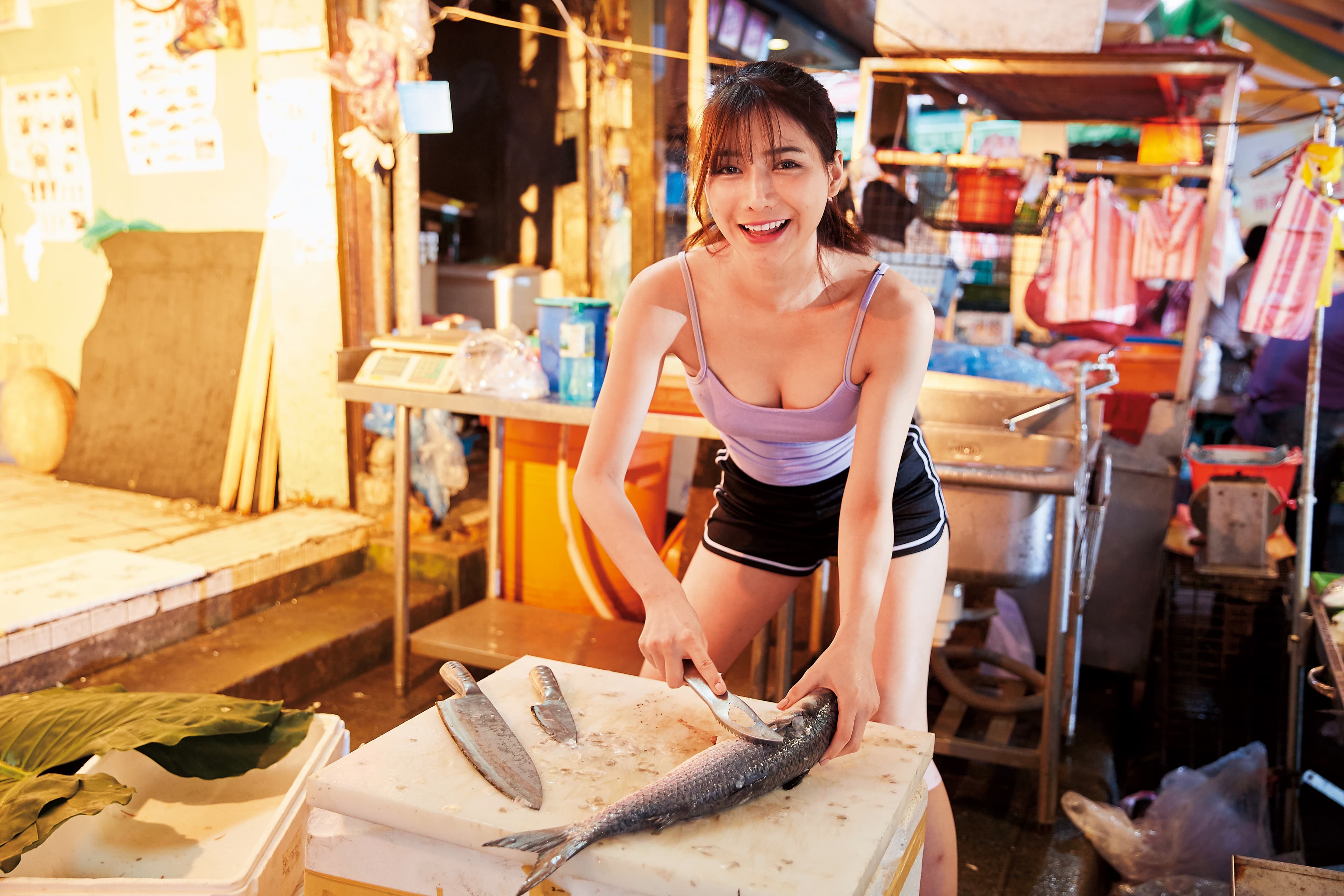 阿澎家裡是魚販,她從小就幫家裡賣魚,殺魚清理內臟都沒問題。