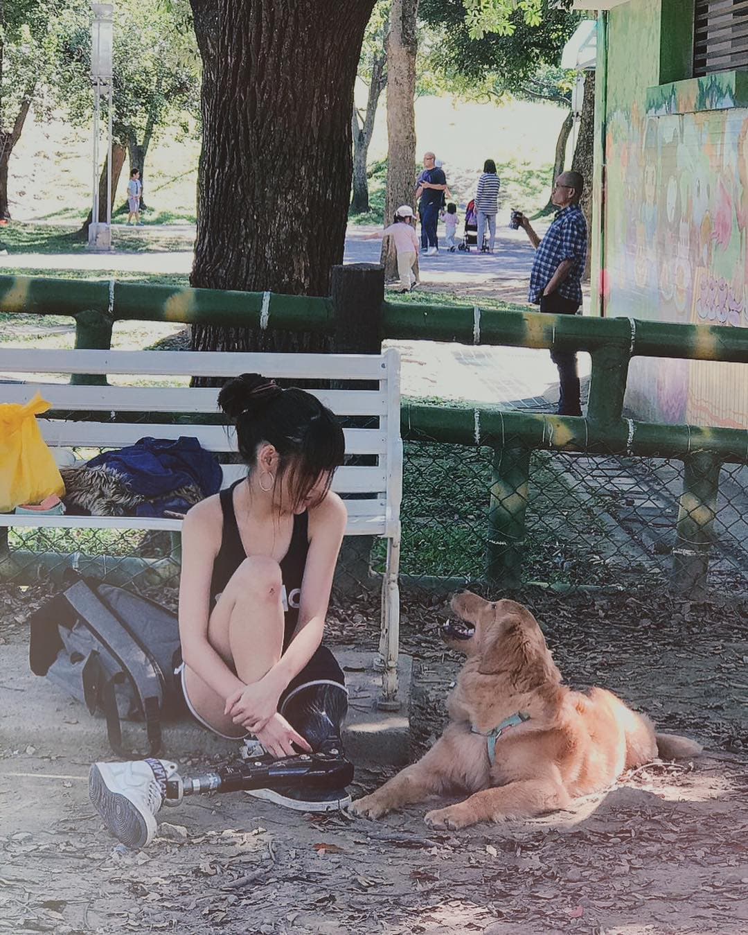 稅尹不時在IG分享生活照,還養了一隻黃金獵犬。(翻攝自稅尹IG)