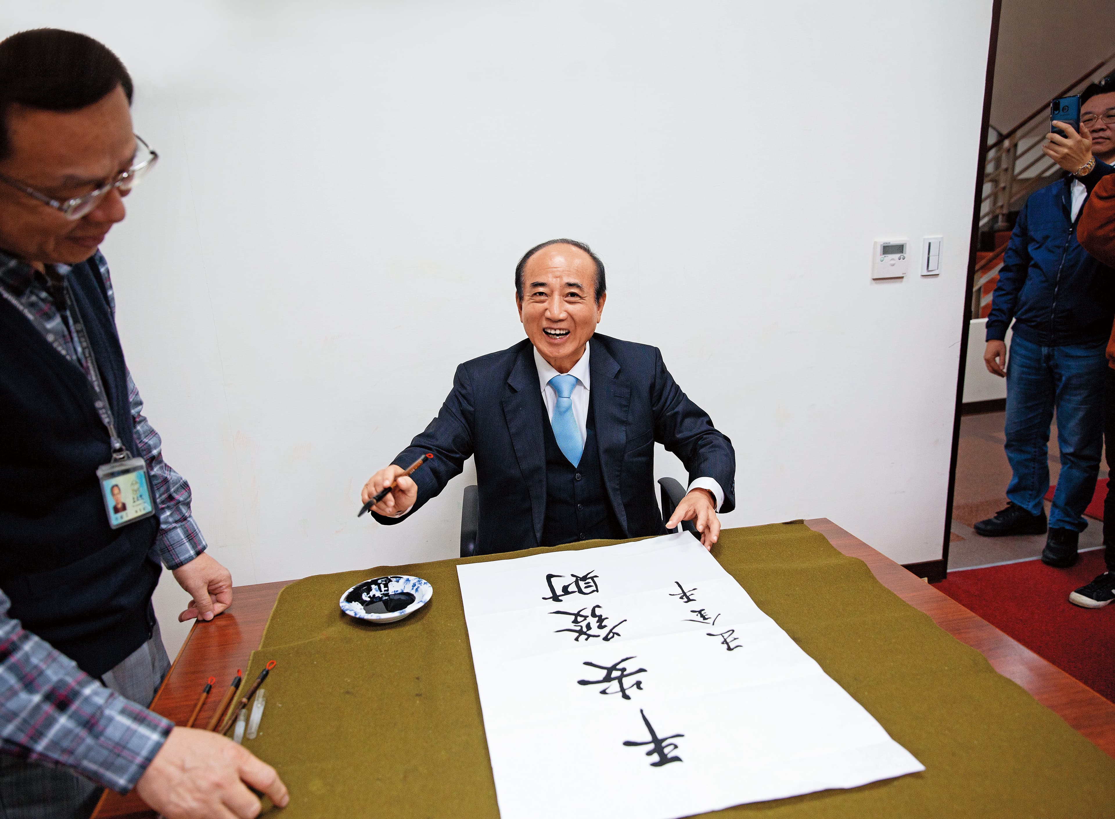 王金平的參選政見，也許可以用他為本刊題字「平安發財」含括。