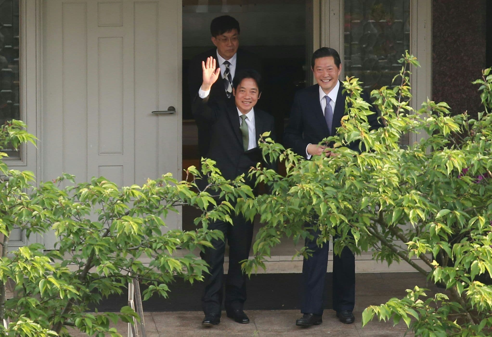 賴清德在翠山莊停留約50分鐘後離開,不過李登輝並未送他到門口。