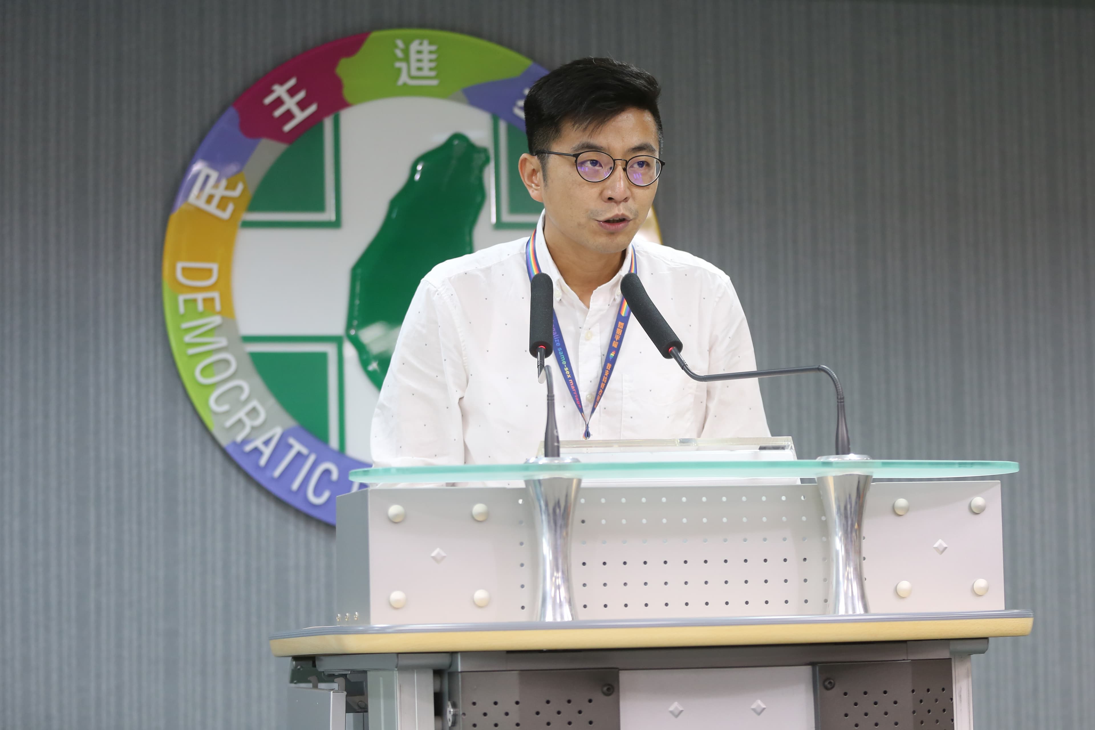 民進黨發言人周江杰會後轉述,陳菊、蘇貞昌、柯建銘是老師父,負責總統提名協調。