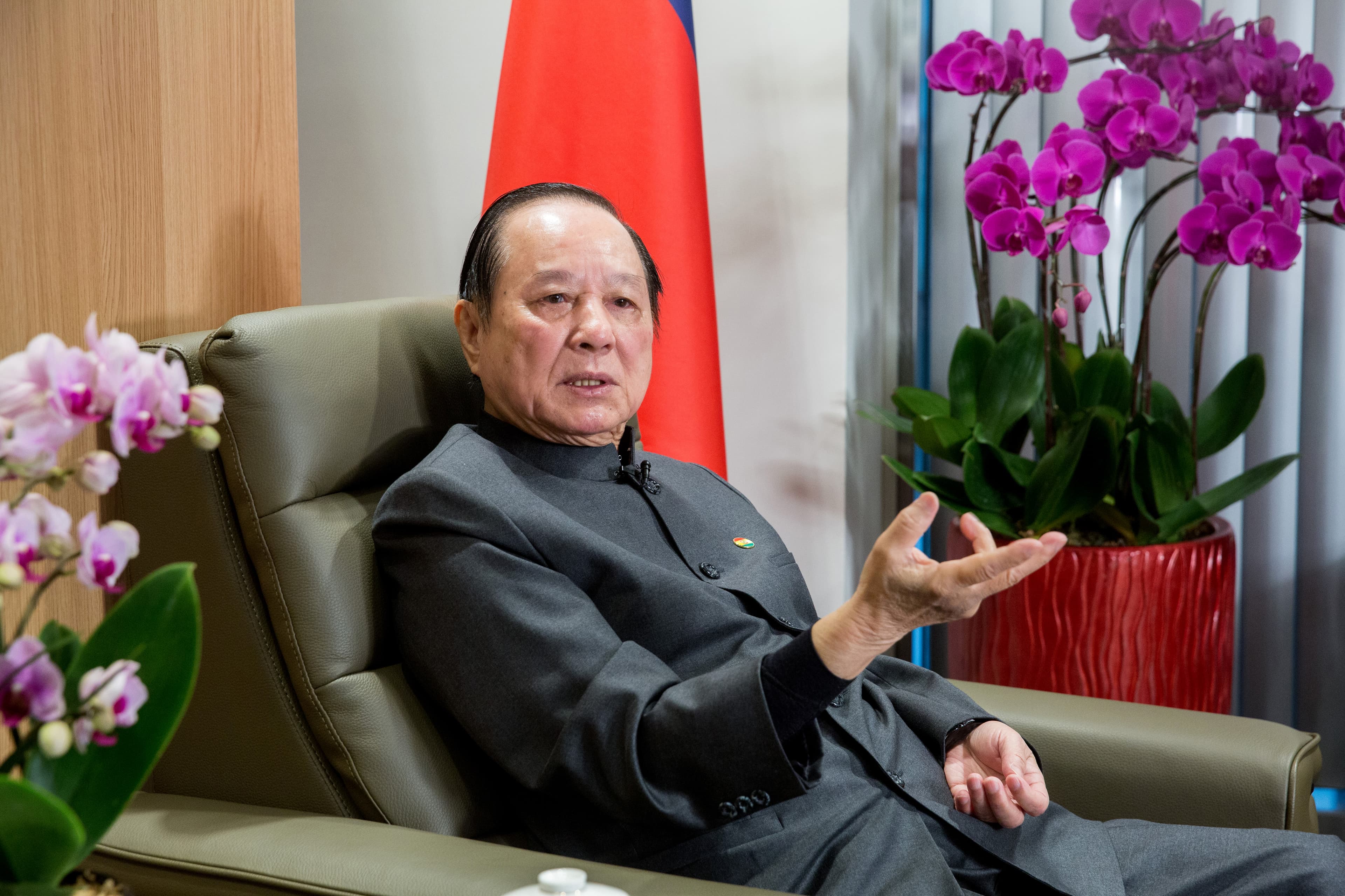 妙天在專訪中提到,國會黨將參與下屆立委選舉,有信心拿下10席以上。