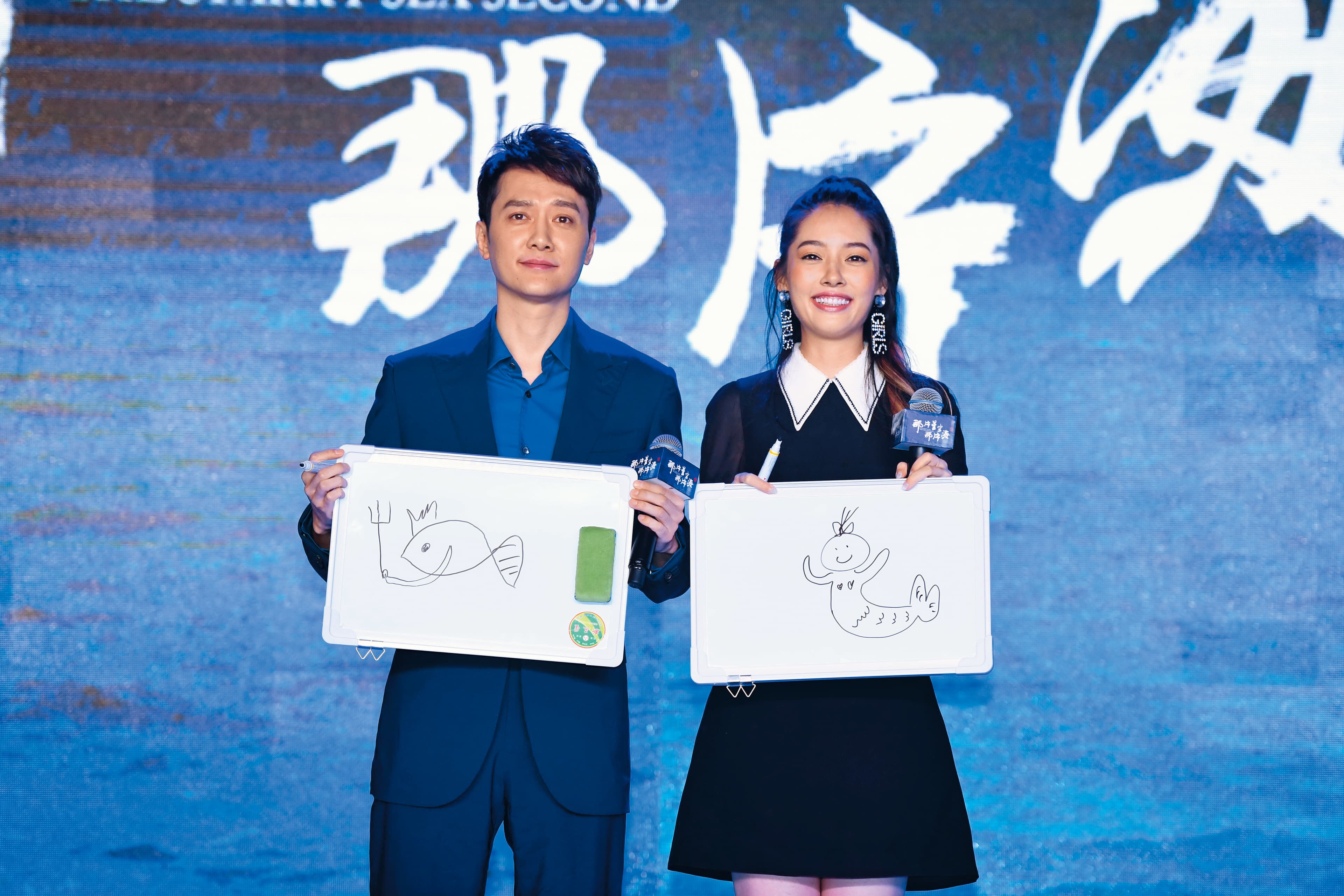 郭碧婷(右)曾與合演偶像劇《那片星空那片海》的馮紹峰(左)傳出緋聞,卻遭對方狠狠打槍,男方隨即與趙麗穎交往。(東方IC)