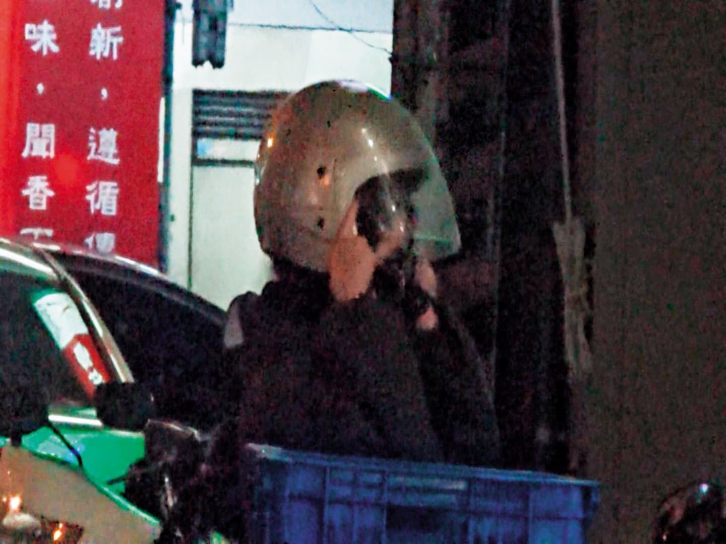 小三常從彰化騎一個多小時的機車到台中，與名醫情郎相會。（讀者提供）