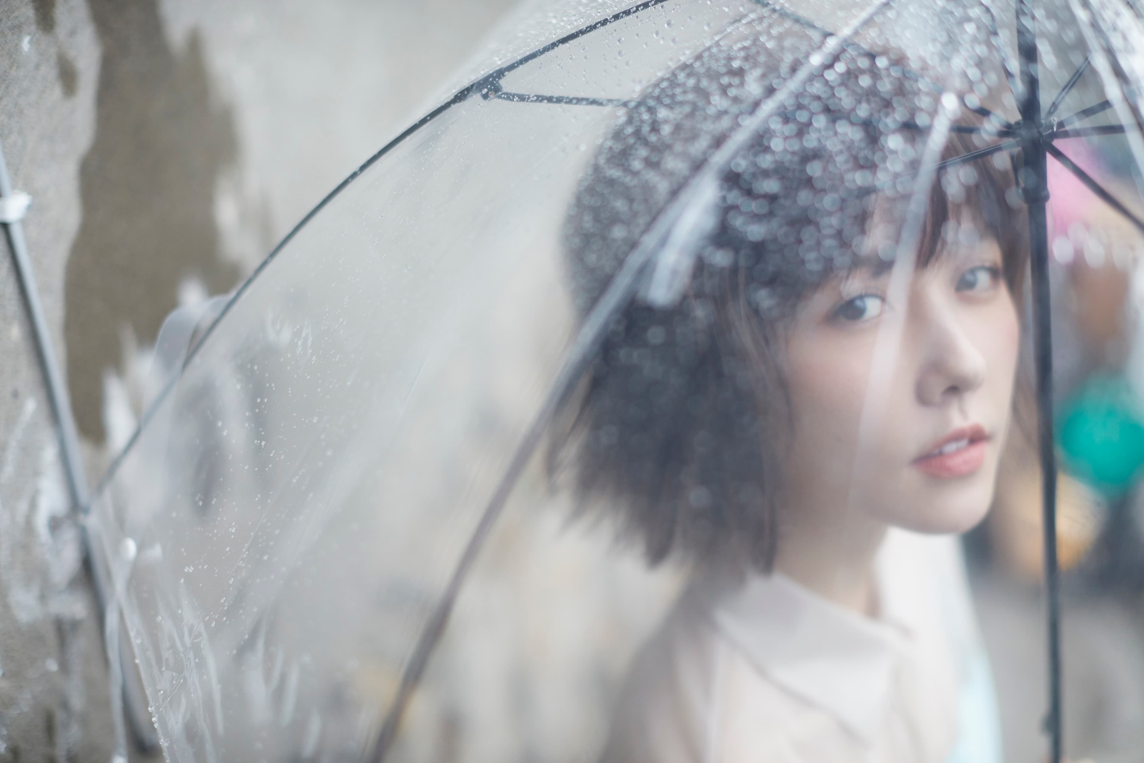 新專輯取名《微雨》,對邵雨薇具有特殊意義。(寬宏藝術Kham Music)