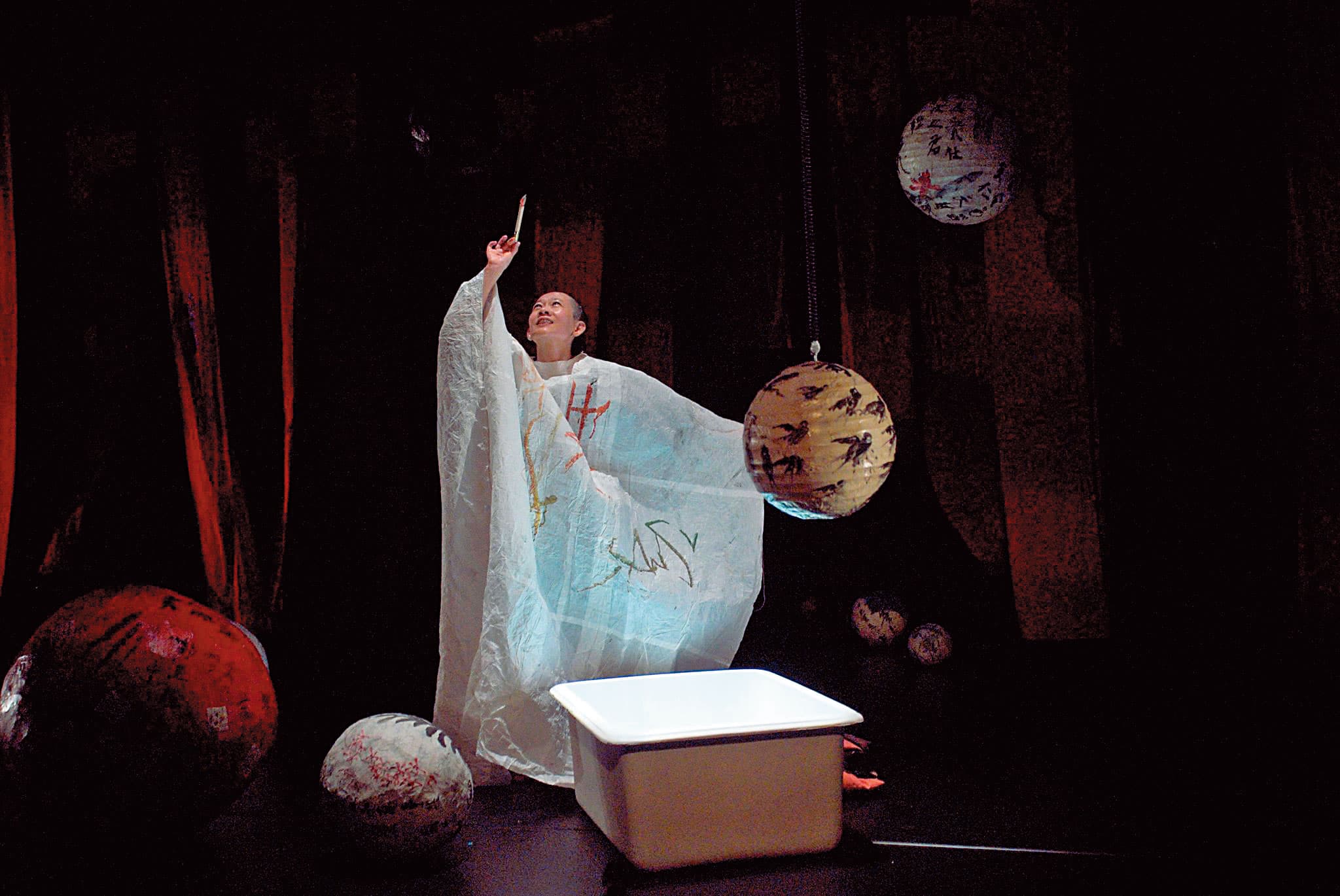 2007年吳文翠受邀參與新加坡M1藝穗節,演出《獨舞紅塵》。(吳文翠提供)