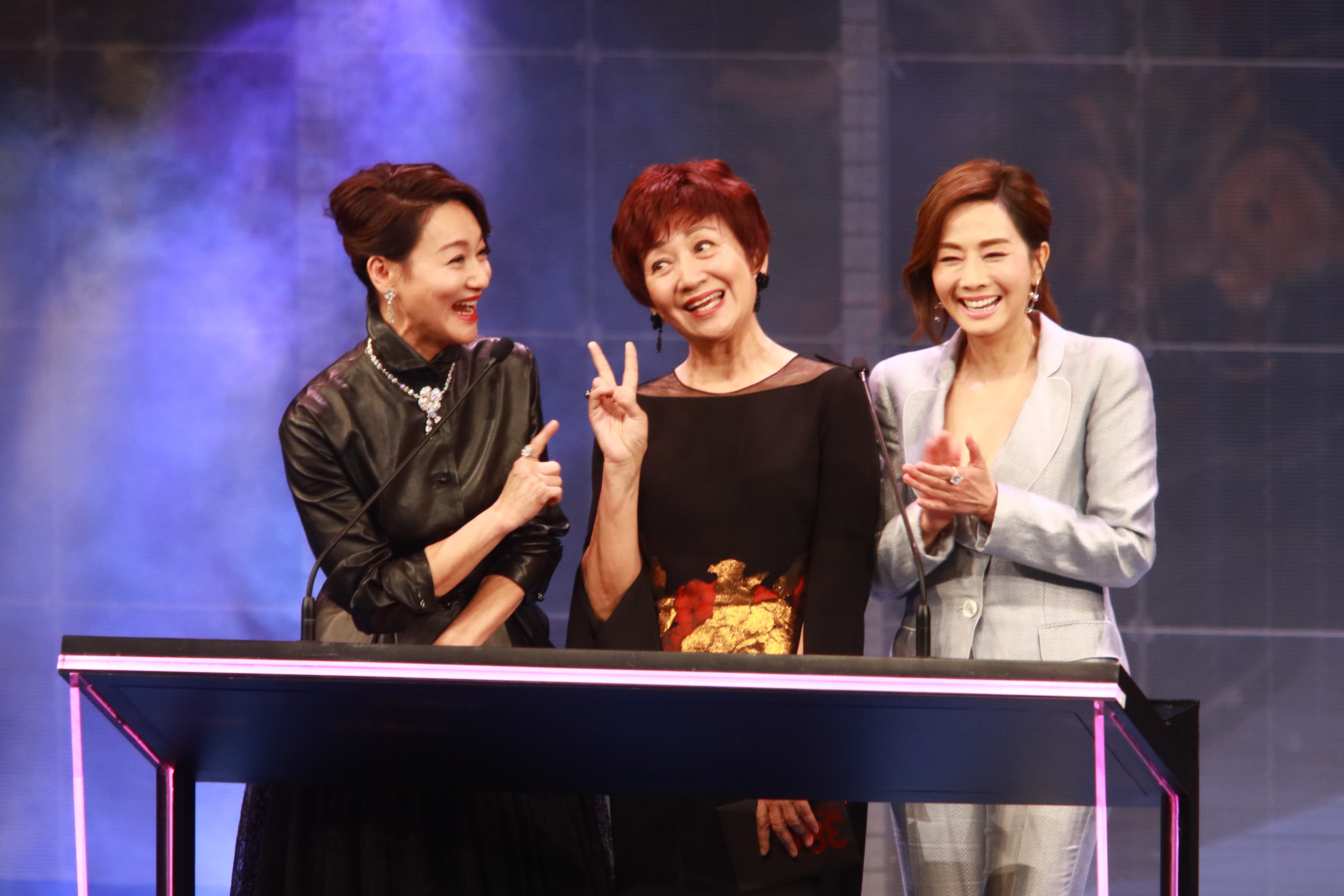 惠英紅、鮑起靜、毛舜筠妙語如珠，笑倒台下一票嘉賓。（IC PHOTO）