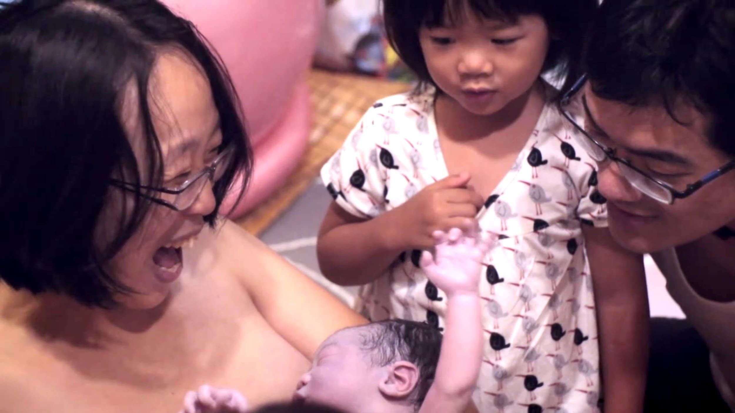 《祝我好好孕》記錄產婦居家生產、家人共同參與的美好經驗。(海鵬提供)