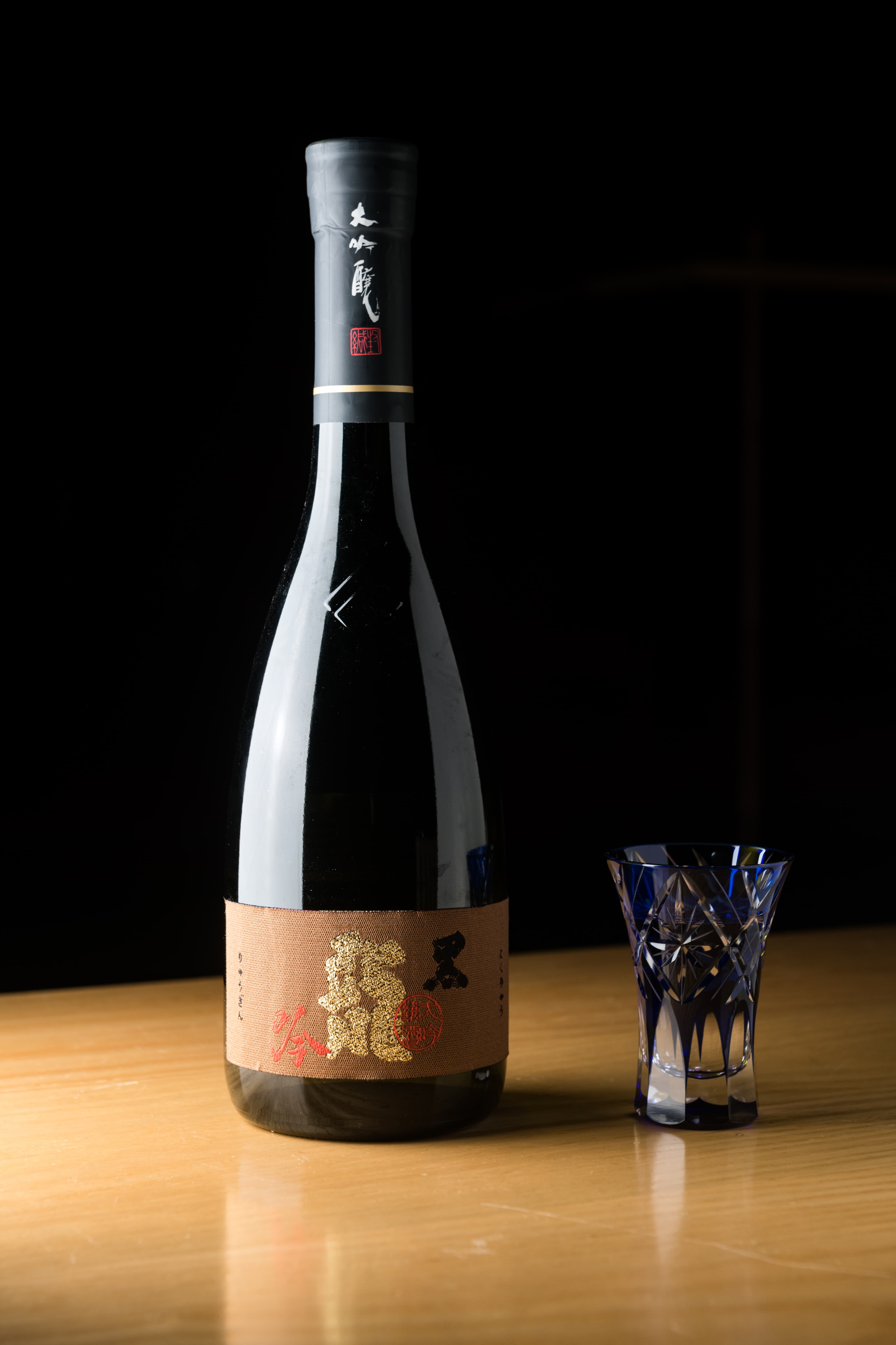 「黑龍吟大吟釀」是喝了不易膩的辛口爽酒類型。(800元/杯、7,200元/瓶)