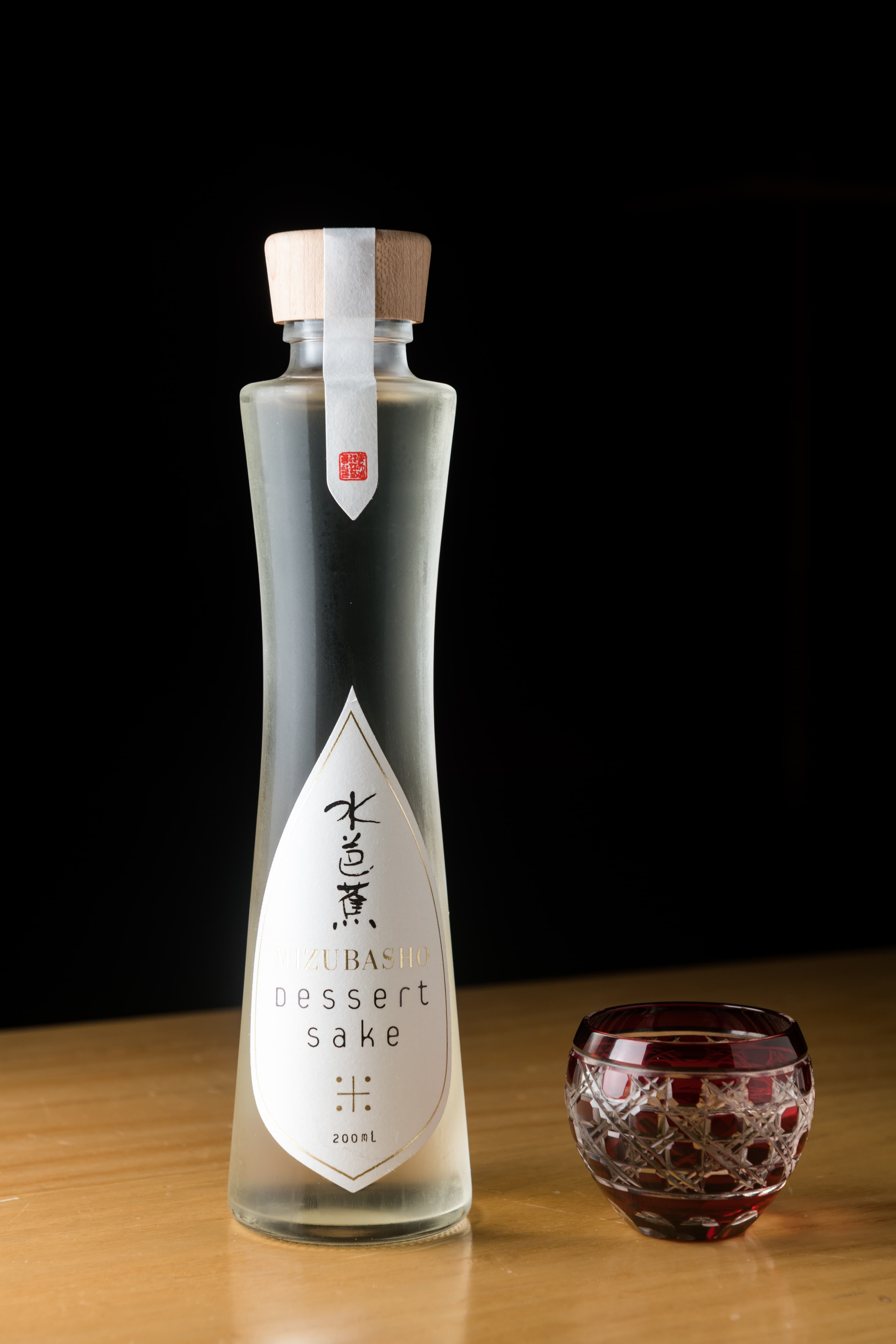 「水芭蕉Dessert Sake」屬於貴釀酒,帶有蜂蜜甜香。(1,000元/杯)