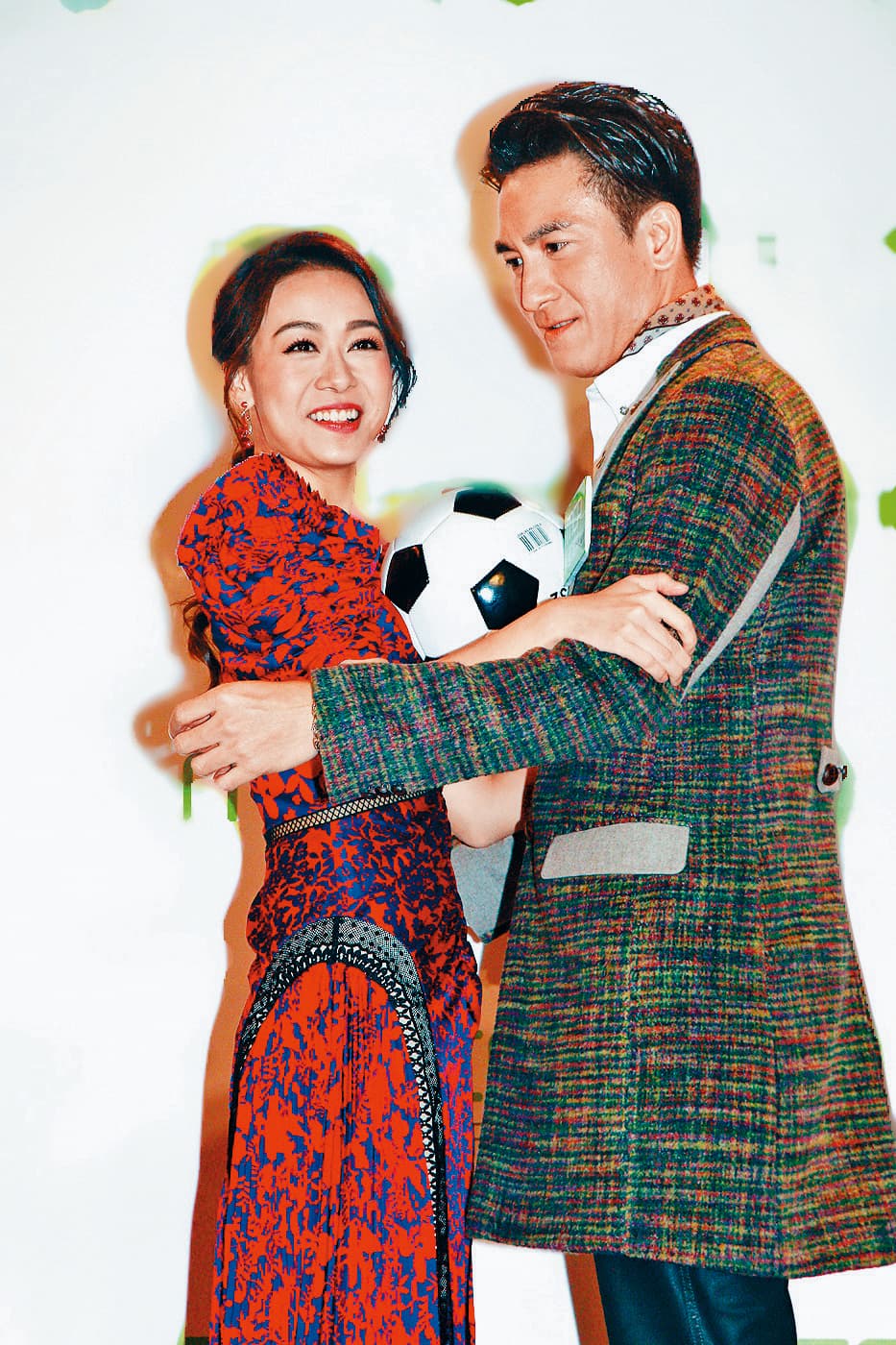 黃心穎(左)的演藝事業遭到香港全面封殺,演藝事業幾乎全毀。右為馬國明。(東方IC)