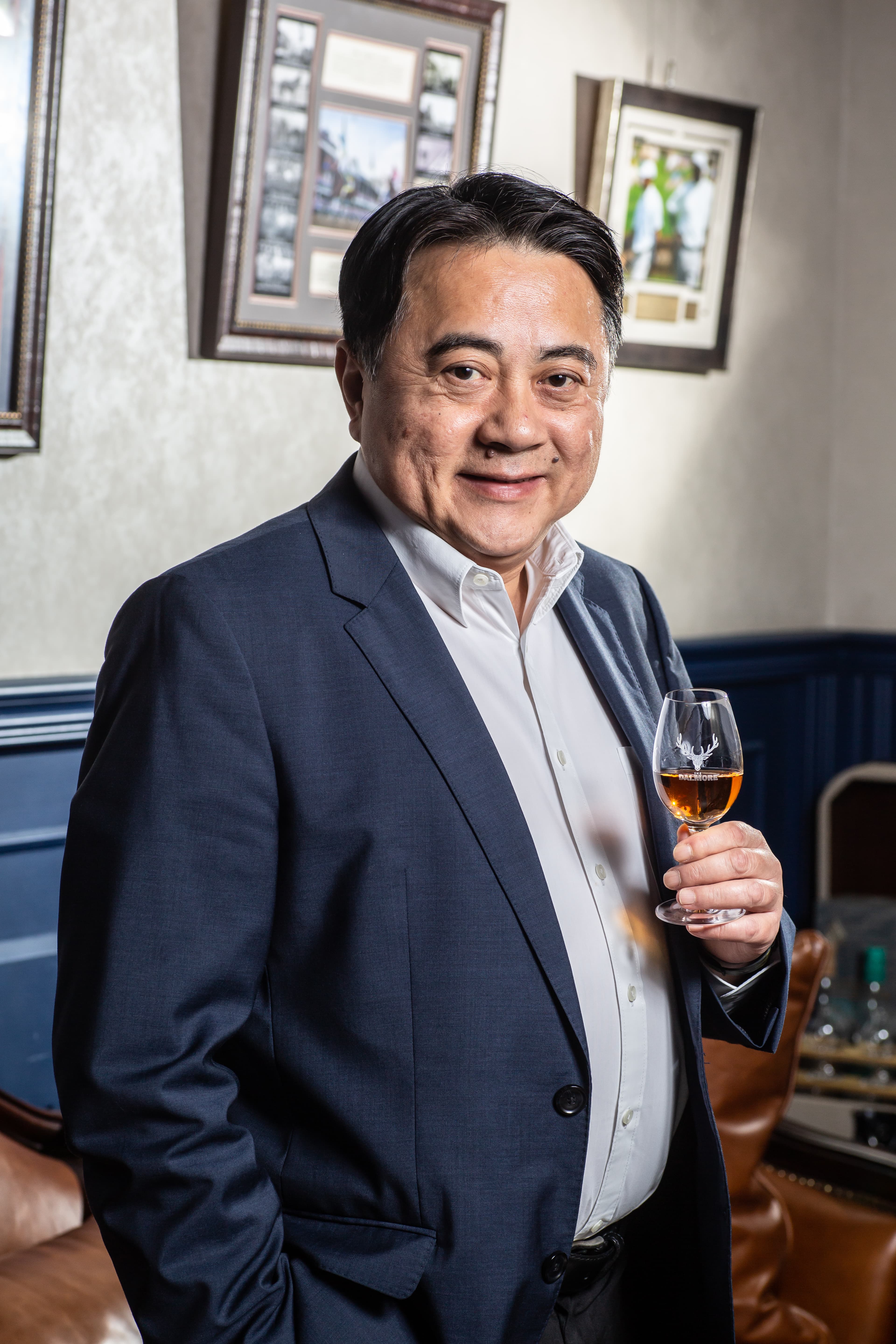 尚格酒業董事長奚大寧鍾愛高年分威士忌的厚實與沉穩。