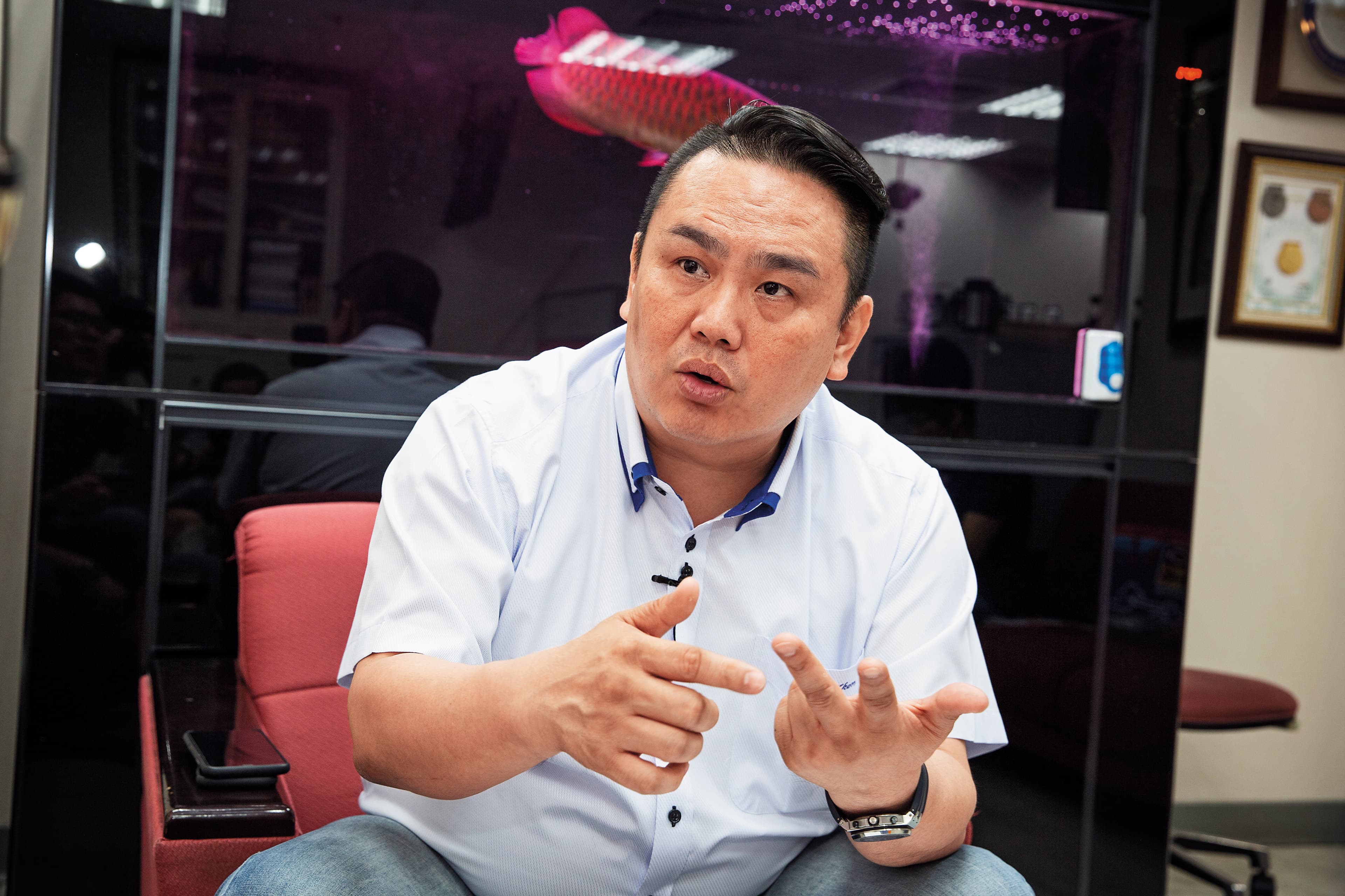 議員陳重文表示校方和教育局處置不當,霸凌調查有瑕疵,教育局需檢討。