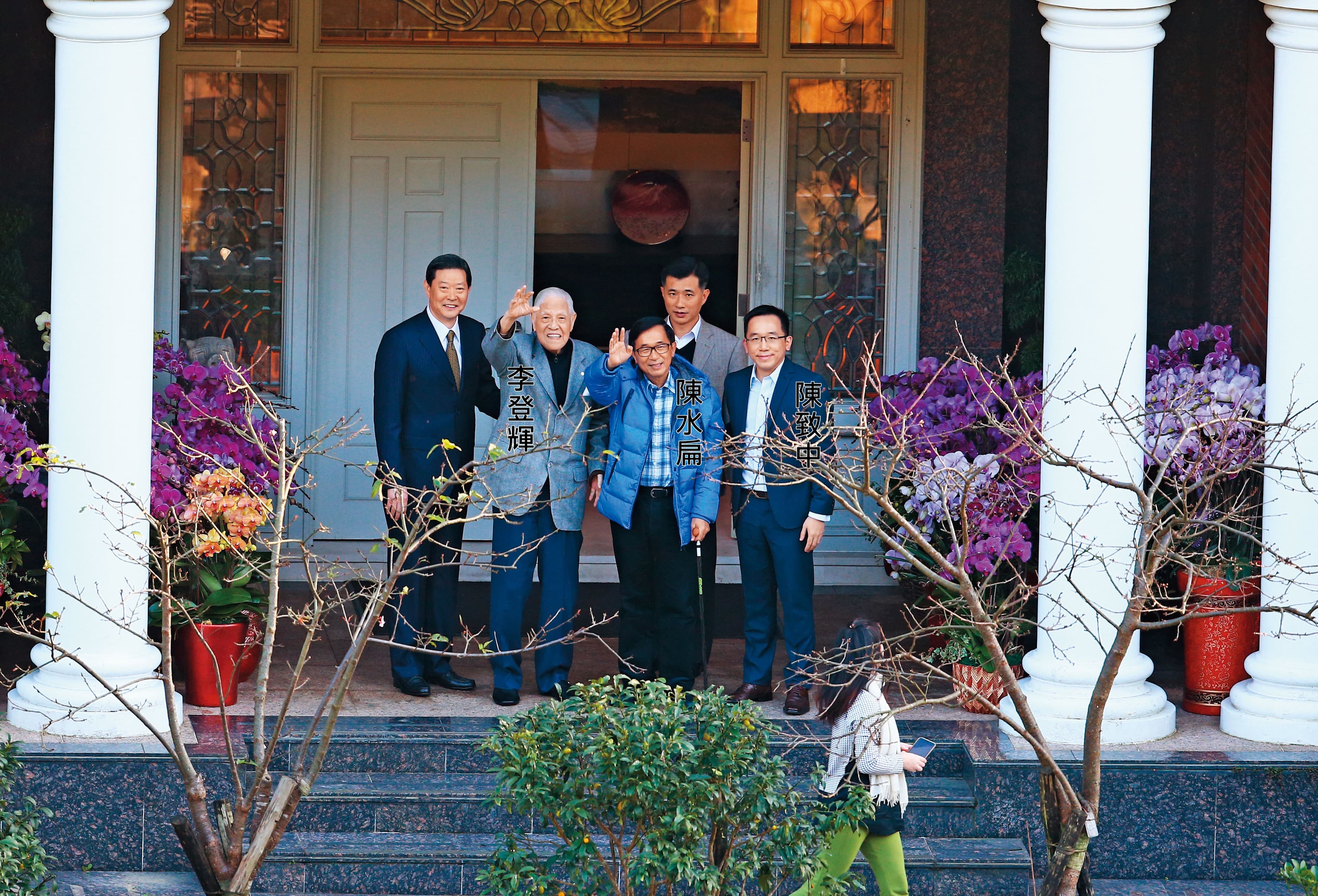 前總統李登輝去年初歡渡96歲大壽,陳水扁親赴翠山莊祝壽,李前總統還親自送扁離開。