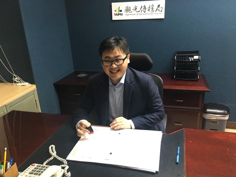 北市副現任發言人由觀傳局長劉奕霆兼任,未來找到新任發言人後,劉將專心局長工作。(翻攝自劉奕霆臉書)