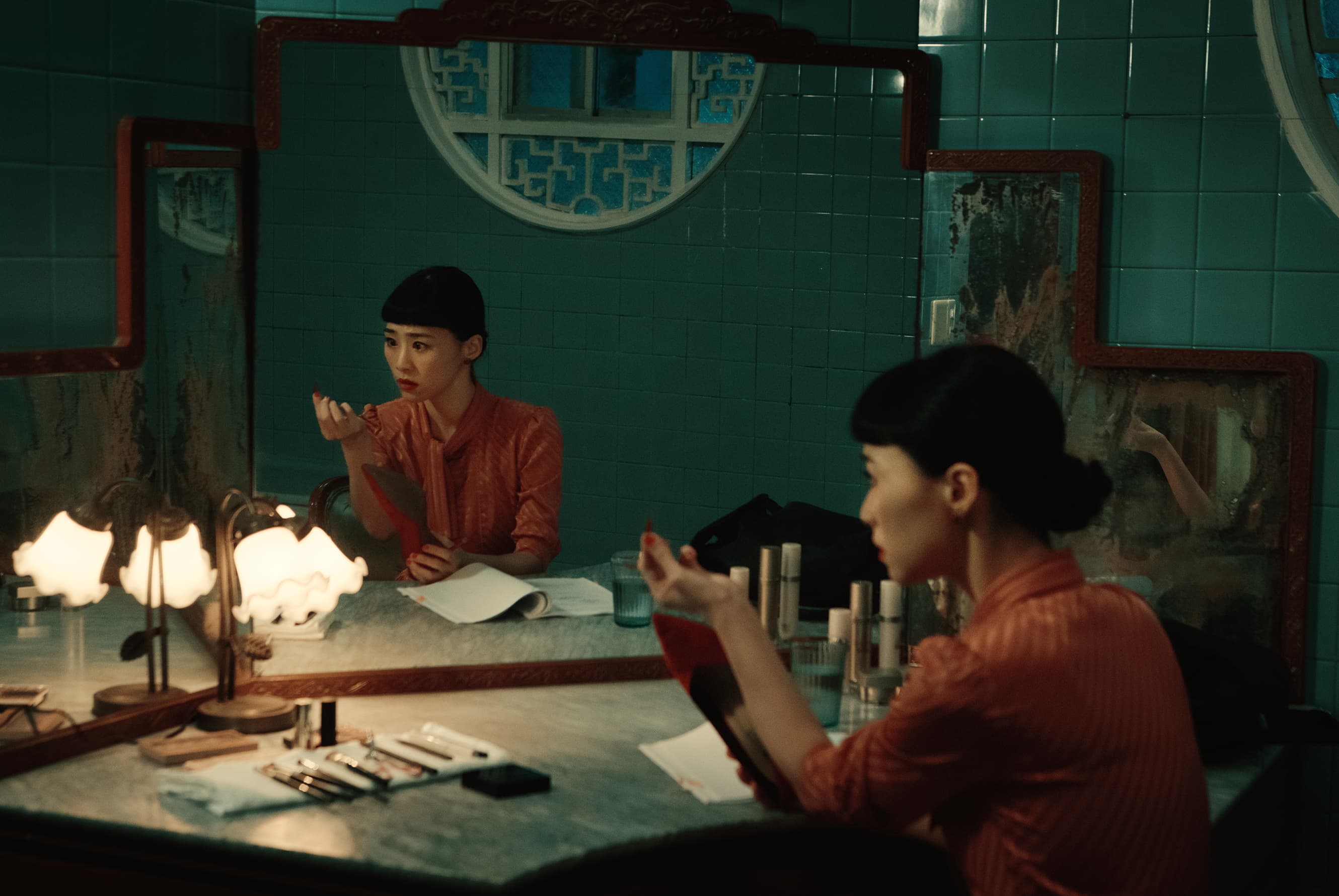 《灼人秘密》描述懷抱演員夢的吳可熙在一次試鏡後陷入恐怖、驚悚情緒，她不僅擔任女主角，也身兼編劇之一。（岸上影像提供）