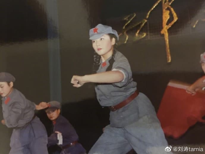 劉濤自曝儘管曾胖到73公斤,但當時照樣能跳一字馬。(翻攝自劉濤微博)