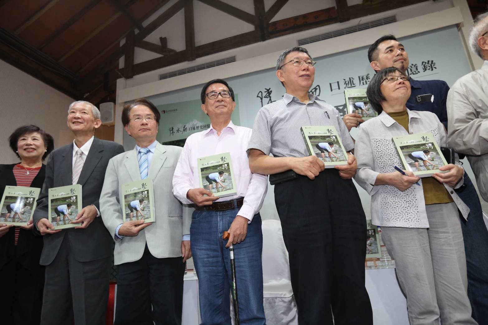 扁回憶,他拿到資料後,陣營內部分兩派,一派主張要曝光,但他個人非常保留。