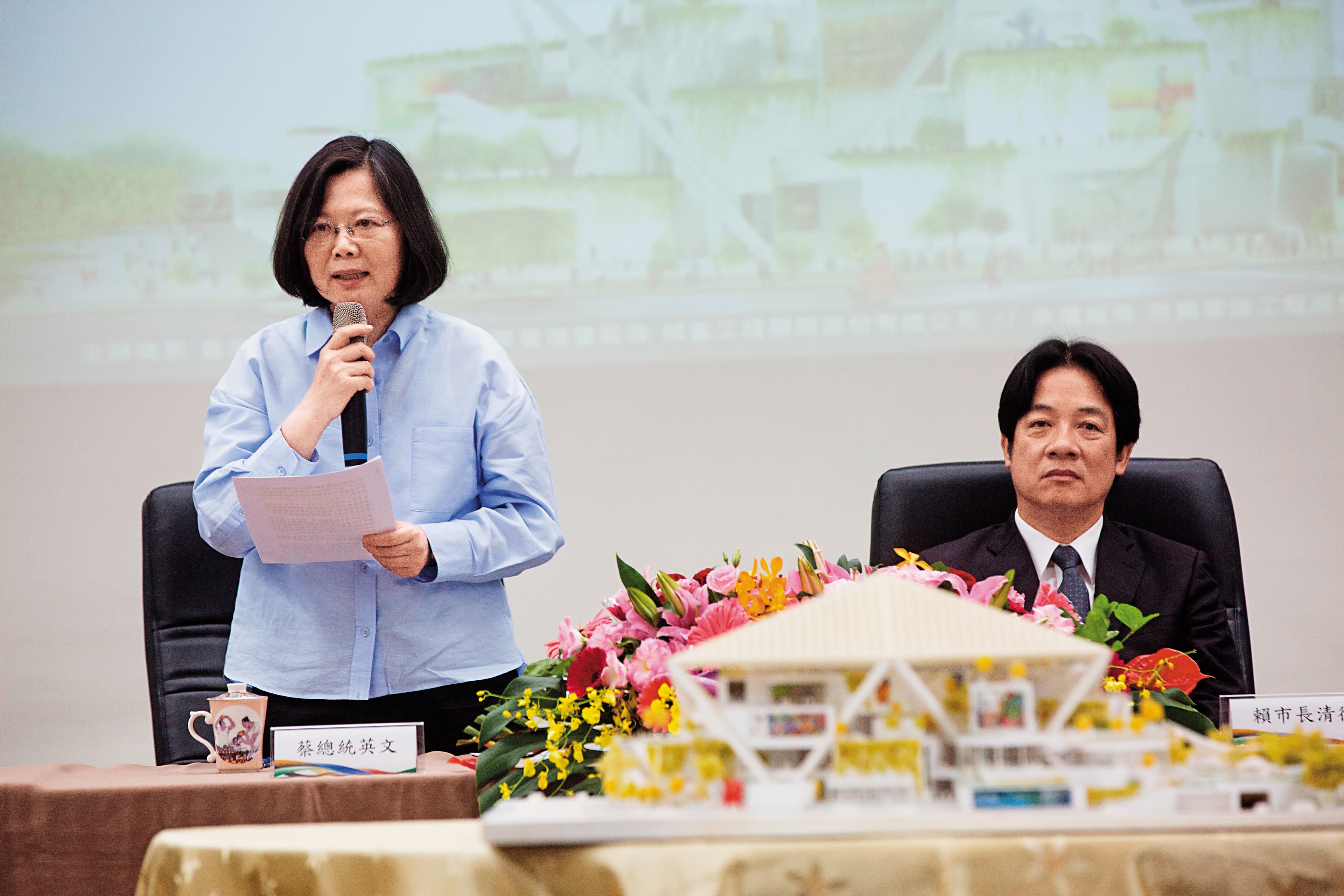 曾同在執政團隊共事的蔡英文(左)與賴清德(右),如今因黨內總統初選分道揚鑣。