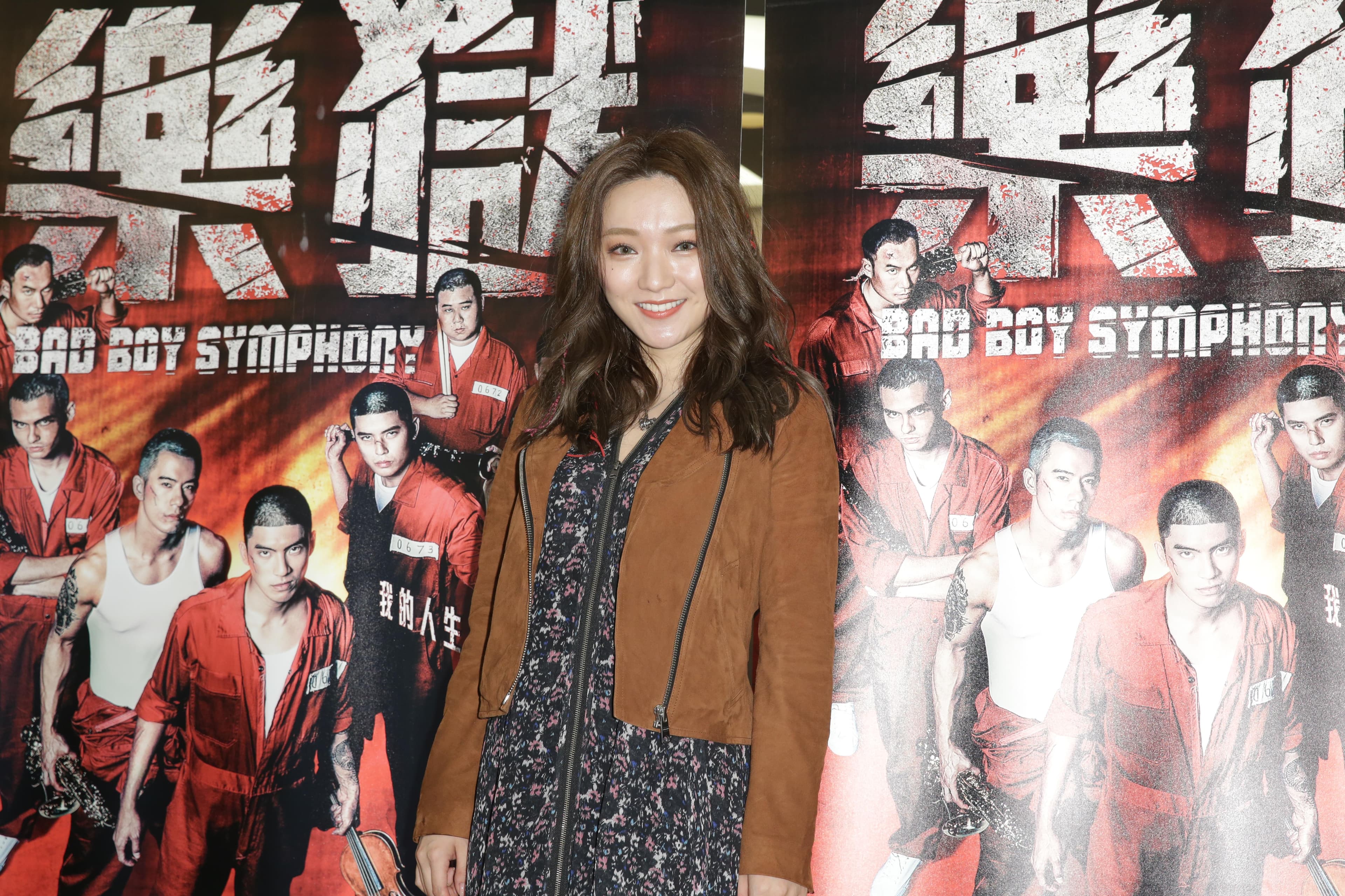 閻亦格為《樂獄》演唱主題曲,她被劇中的親情戲深深感動而落淚。