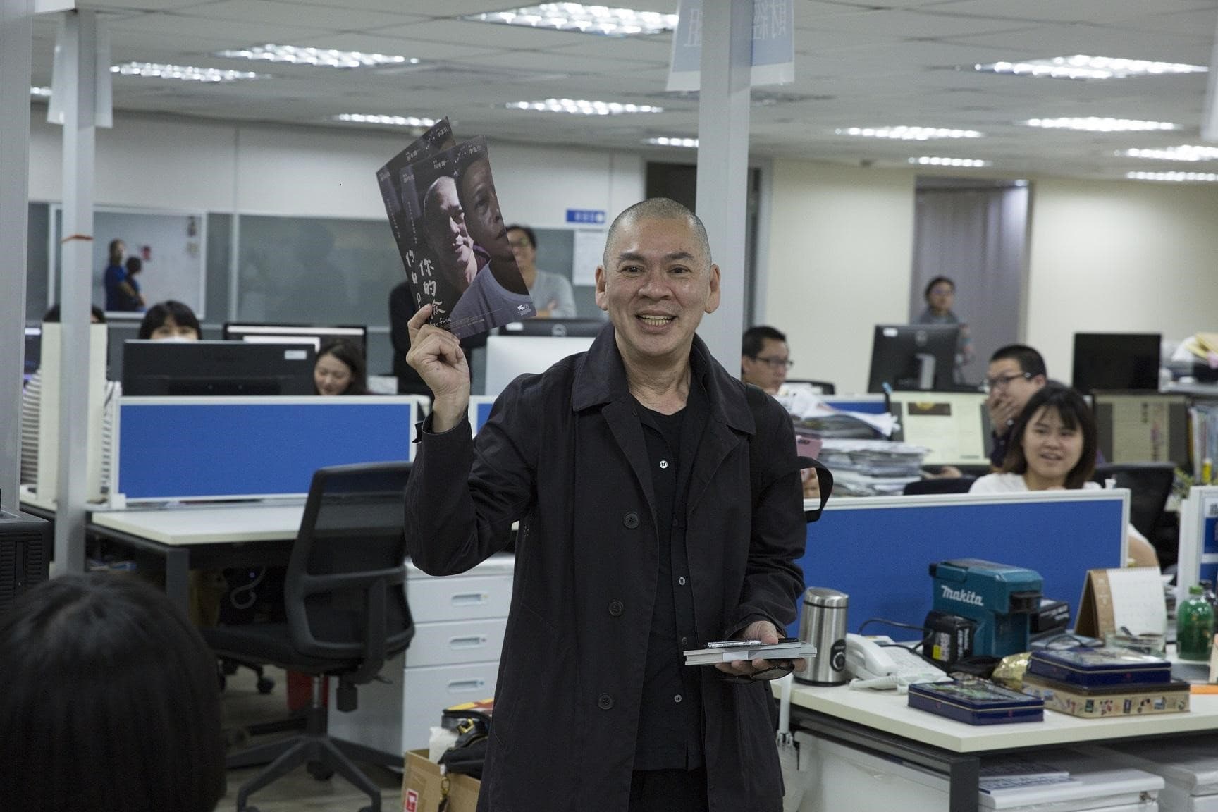 為了賣票蔡明亮親力親為，接受本刊專訪後也向辦公室同仁推廣拍片理念。