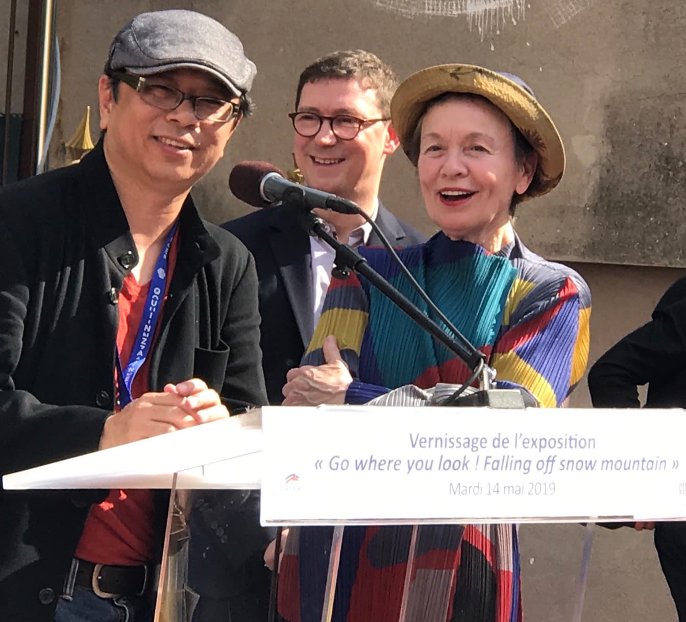 新媒體藝術家黃心健(左)美國前衛音樂教母Laurie Anderson(右)一起完成3件VR作品,受邀在法國坎城影展的「導演雙週」盛大開幕。(故事巢提供)