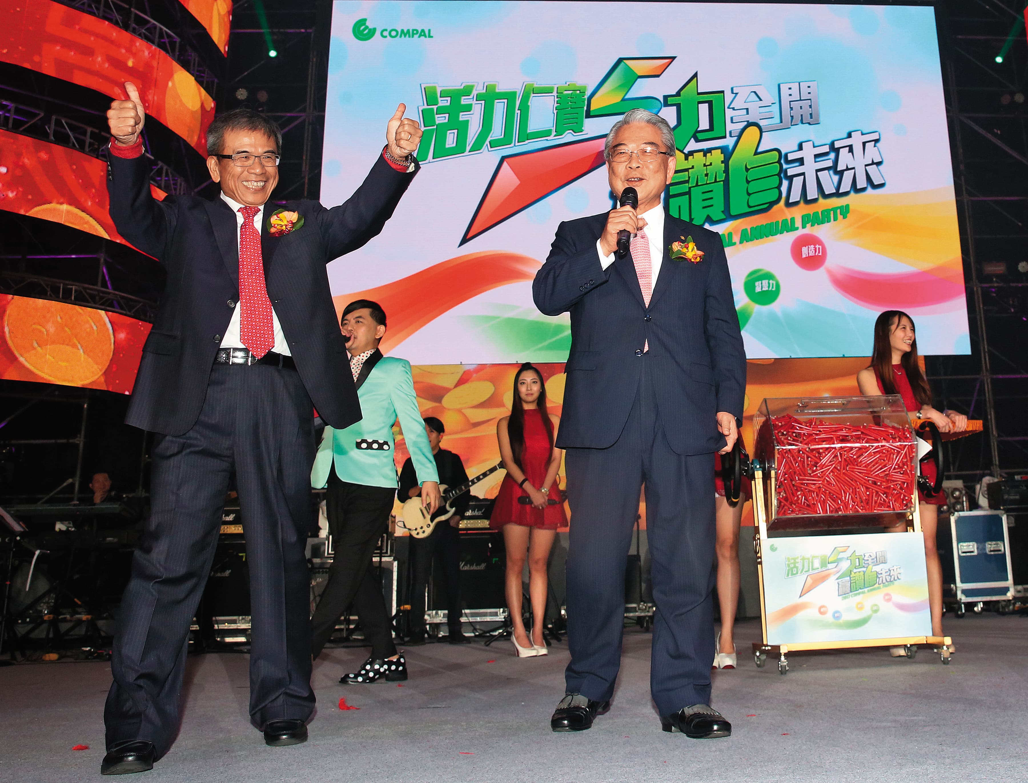 仁寶董事長許勝雄(右)與副董事長陳瑞聰(左),4年多來積極轉型投入醫療產業。