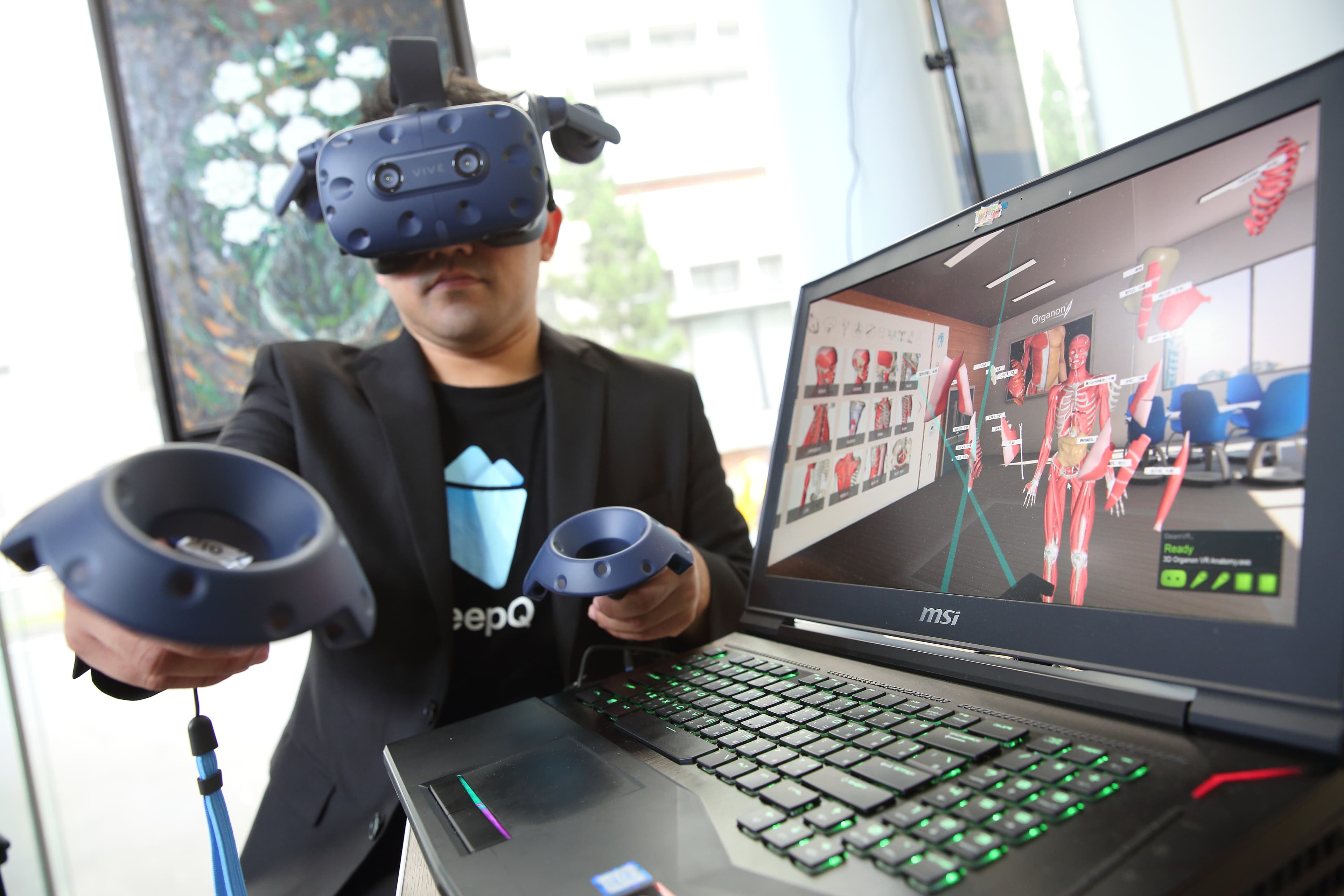 宏達電成立健康醫療事業部DeepQ，透過VR設備布局醫療產業。