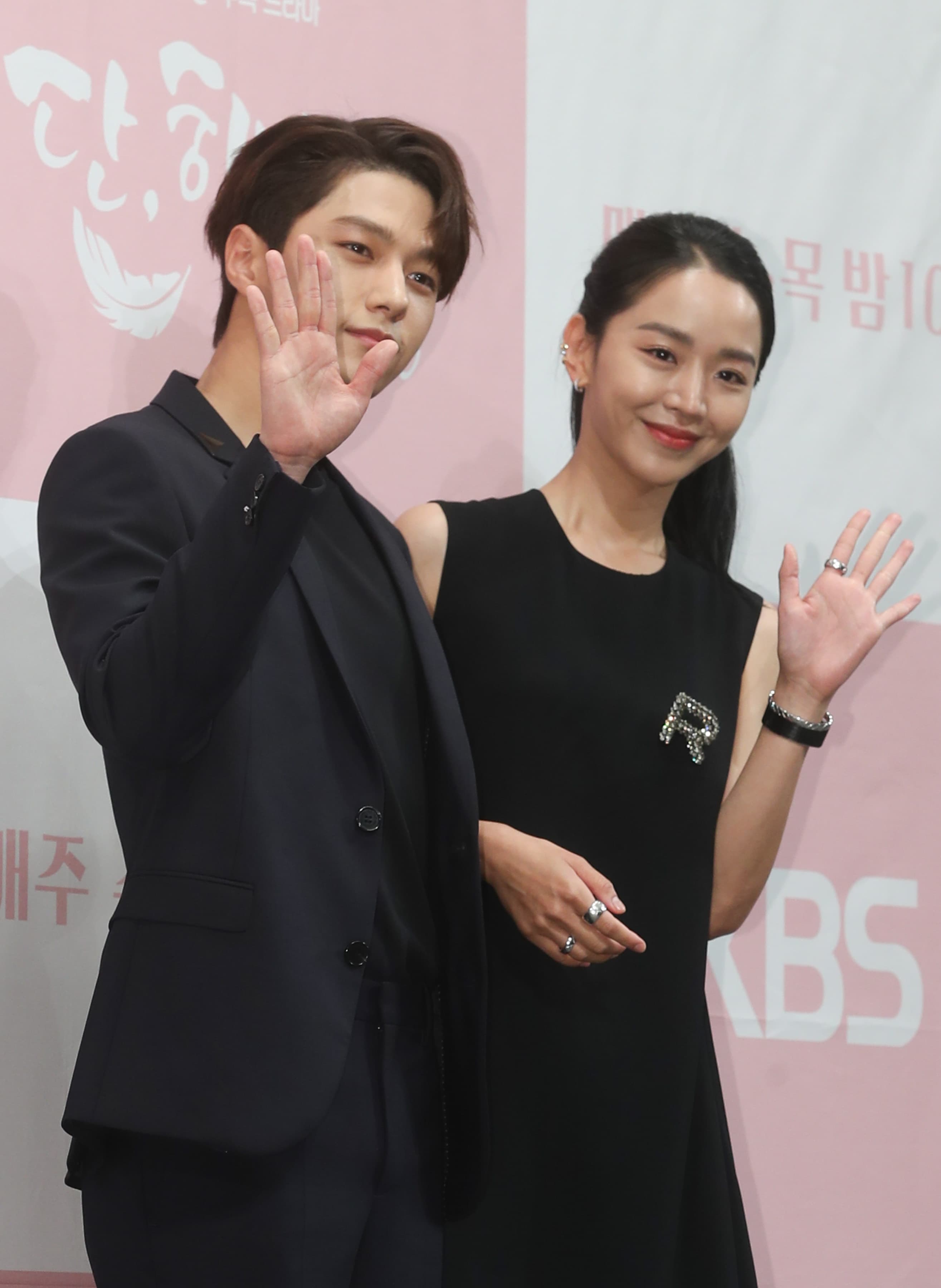 金明洙與申惠善相差3歲,申惠善說金明洙就像他的天使角色一樣純真。(東方IC)
