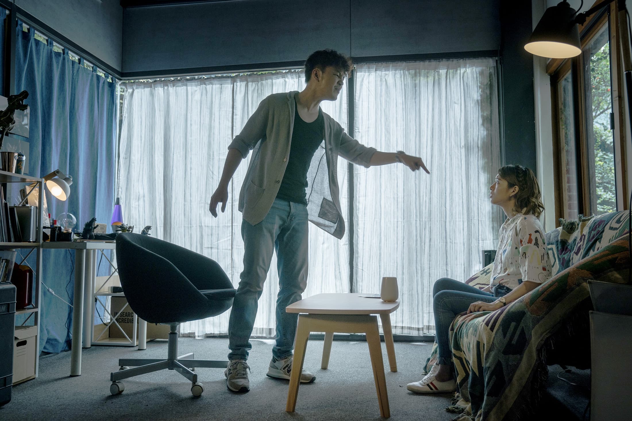 公視職人劇《生死接線員》張書偉飾演病患父親,向飾演器捐協調師的劉倩妏痛訴體制不公平。(公視提供)