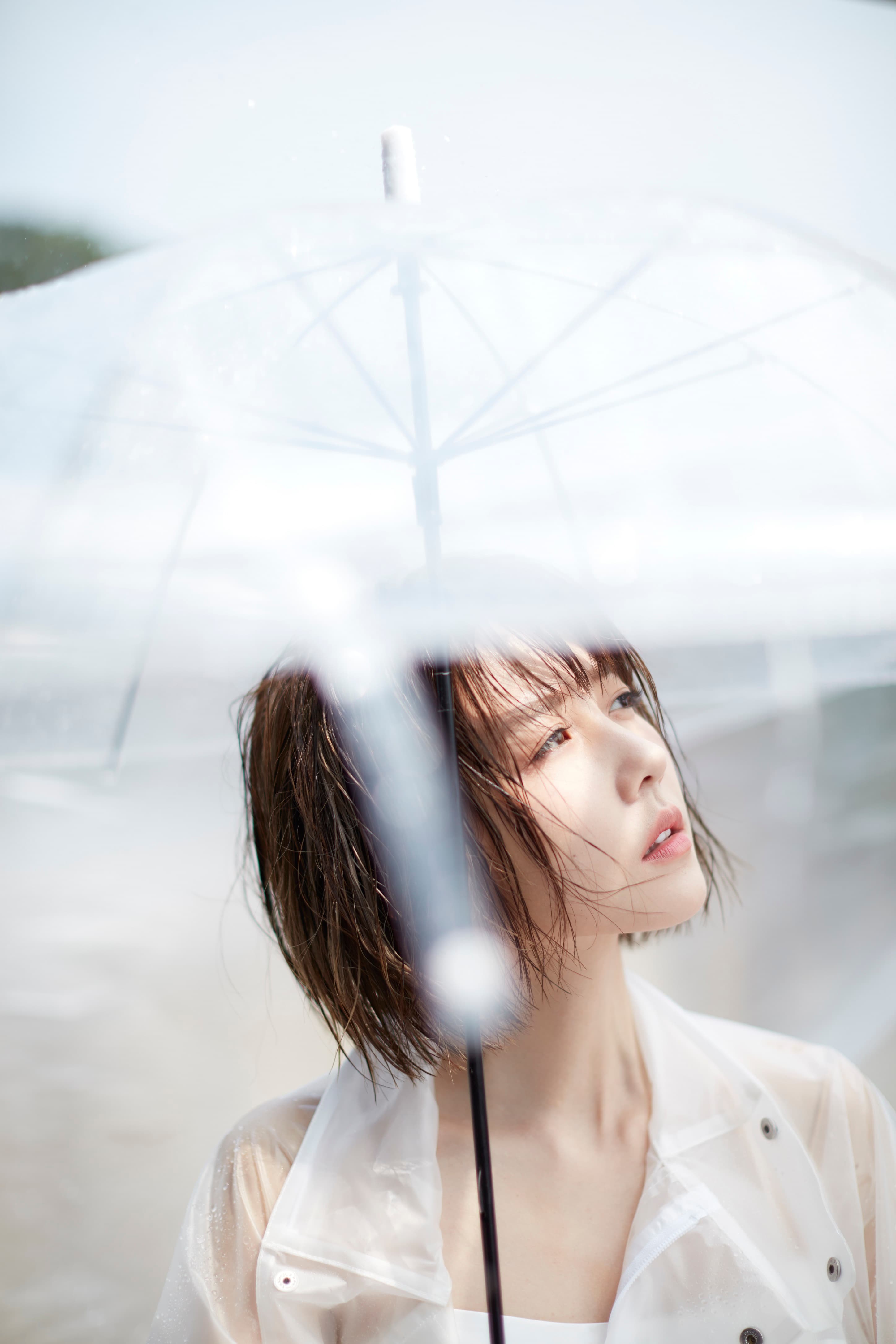 邵雨薇初試啼聲一名驚人,完整推出個人首張專輯《微雨》。(寬宏藝術提供)