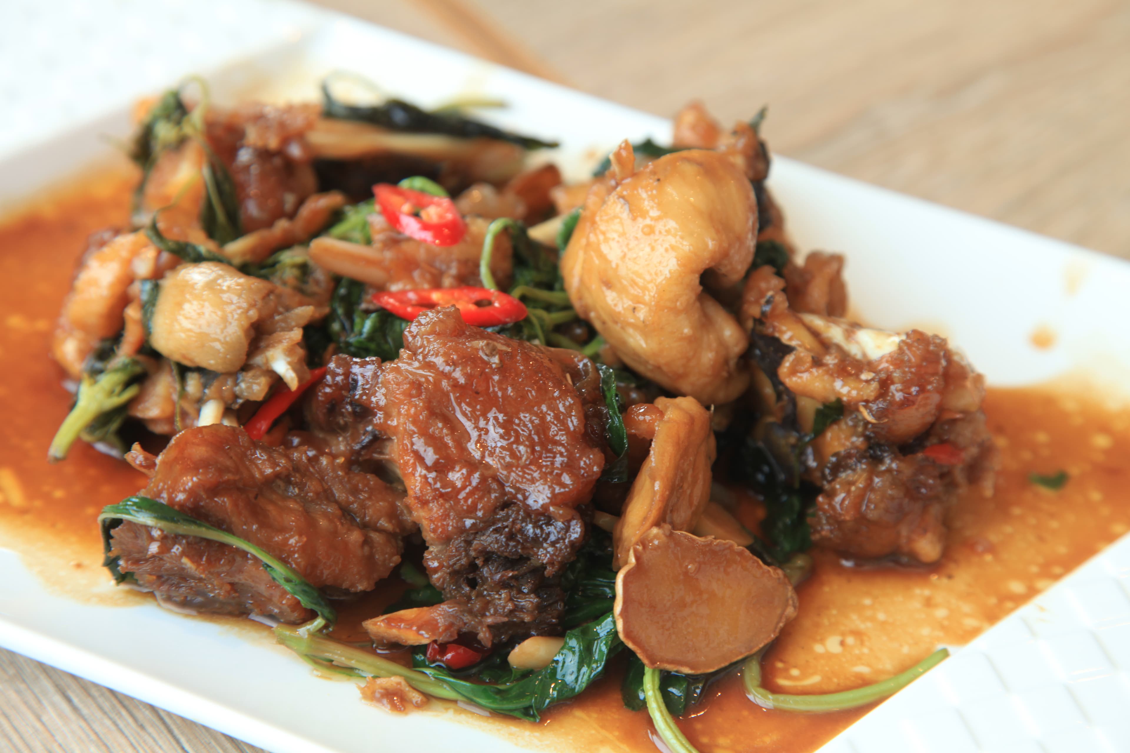 「三杯旗魚背鰭骨」也是一道具代表性的旗魚料理。（280元／份）