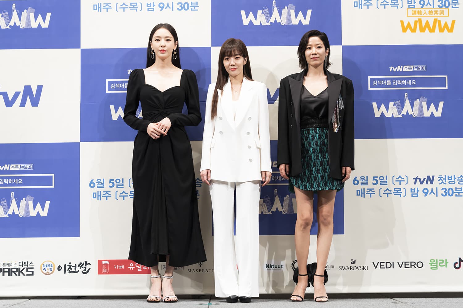 《ＷＷＷ：請輸入檢索詞》講述三名職場新女性的愛情故事，左起李多熙、林秀晶與全慧珍。（愛奇藝台灣站提供）