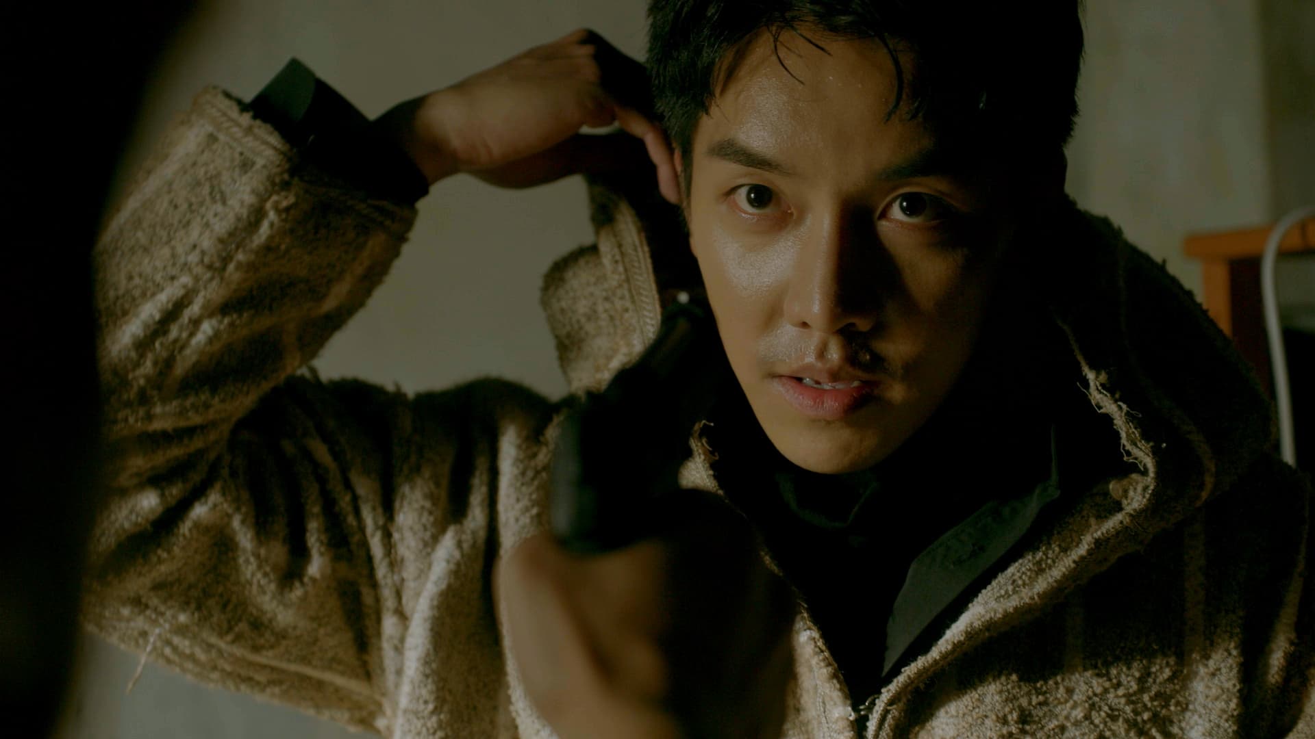 李昇基在《Vagabond浪客行》有大量動作戲場面。(Netflix提供)
